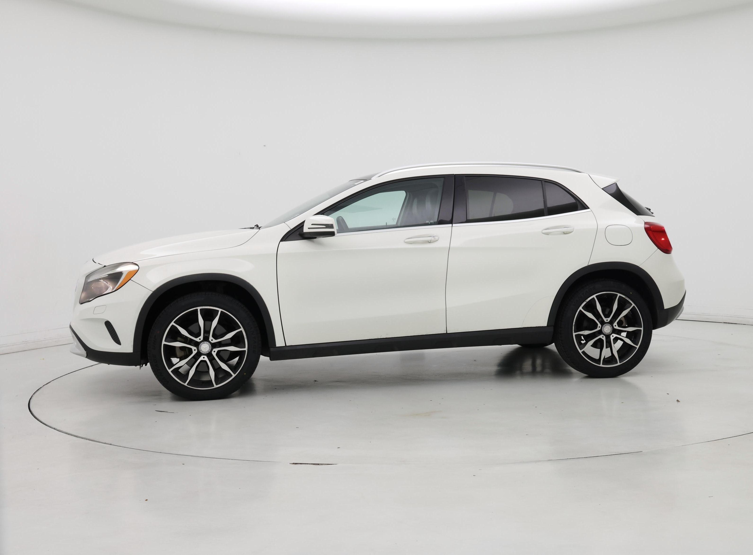Thumbnail: 2015 Mercedes-Benz GLA - 3