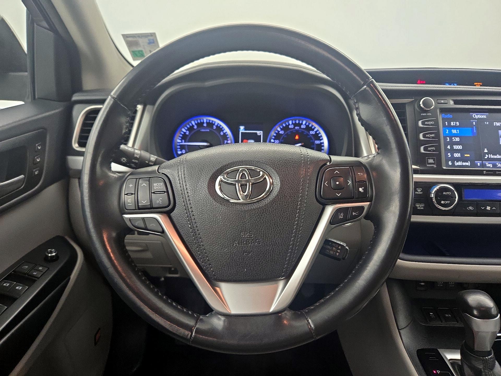 Thumbnail: 2019 Toyota Highlander - 10