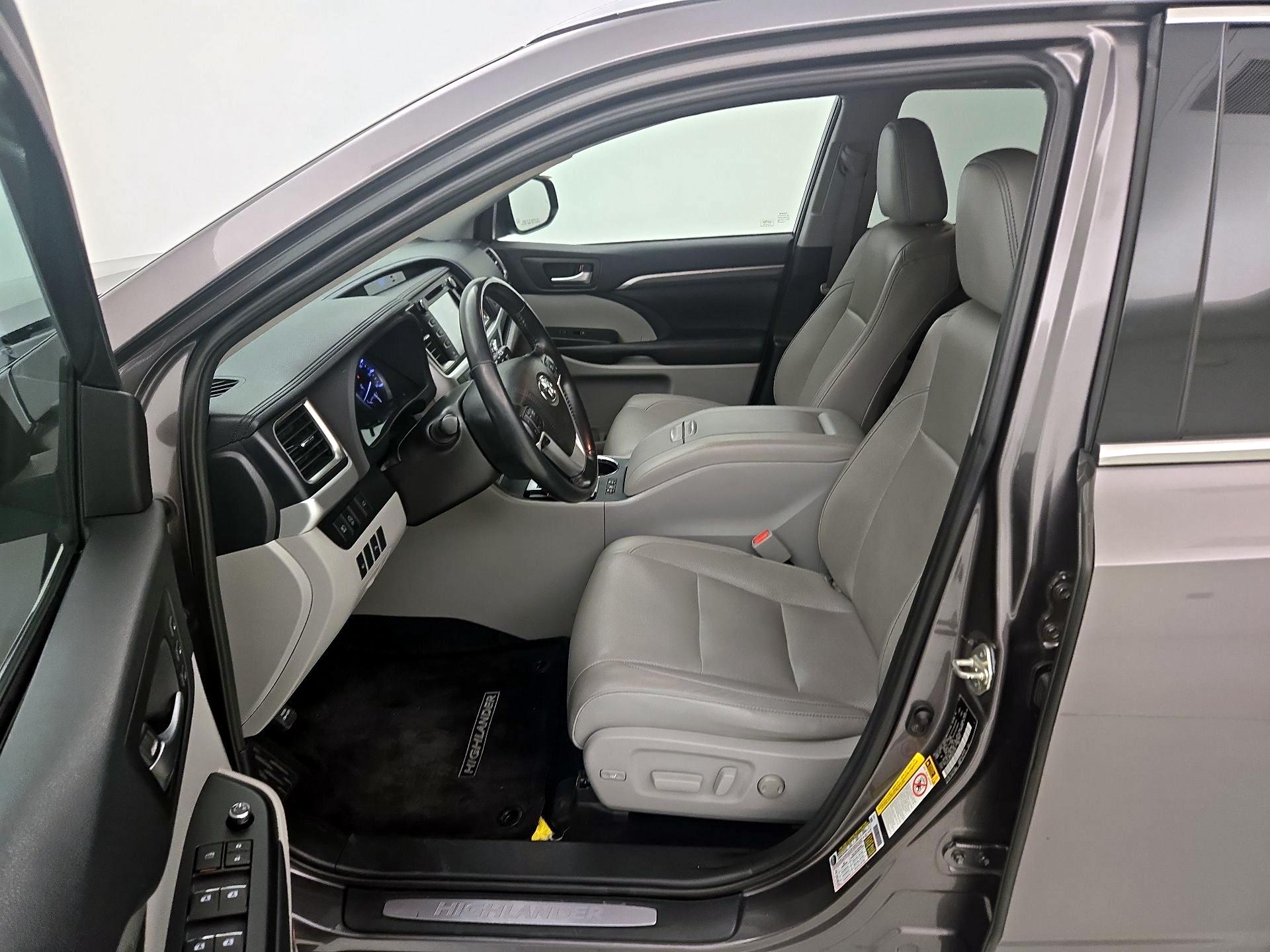 Thumbnail: 2019 Toyota Highlander - 11