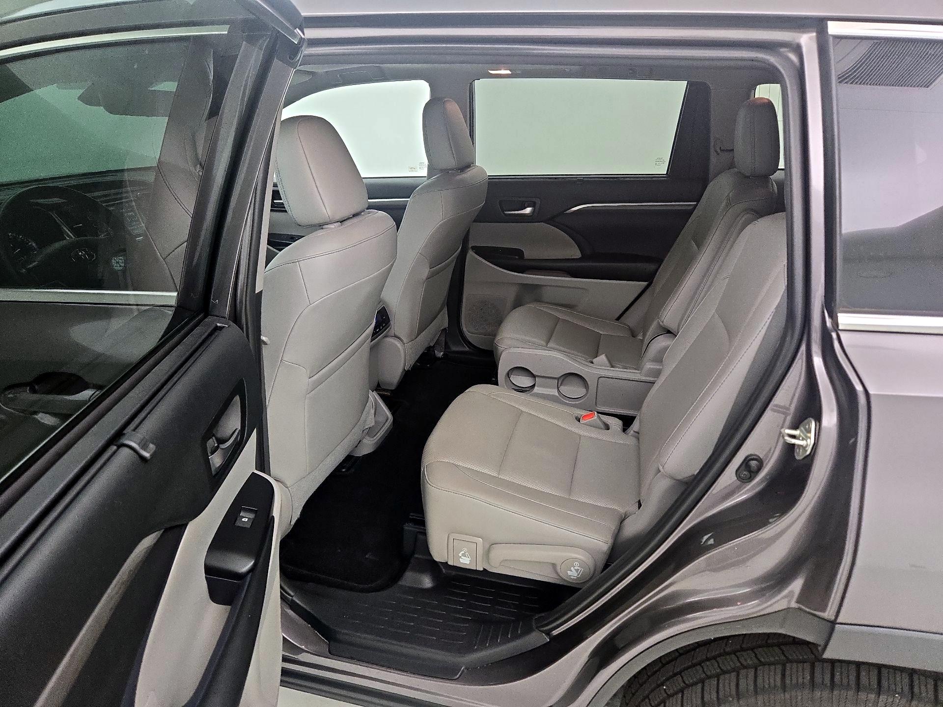 Thumbnail: 2019 Toyota Highlander - 20