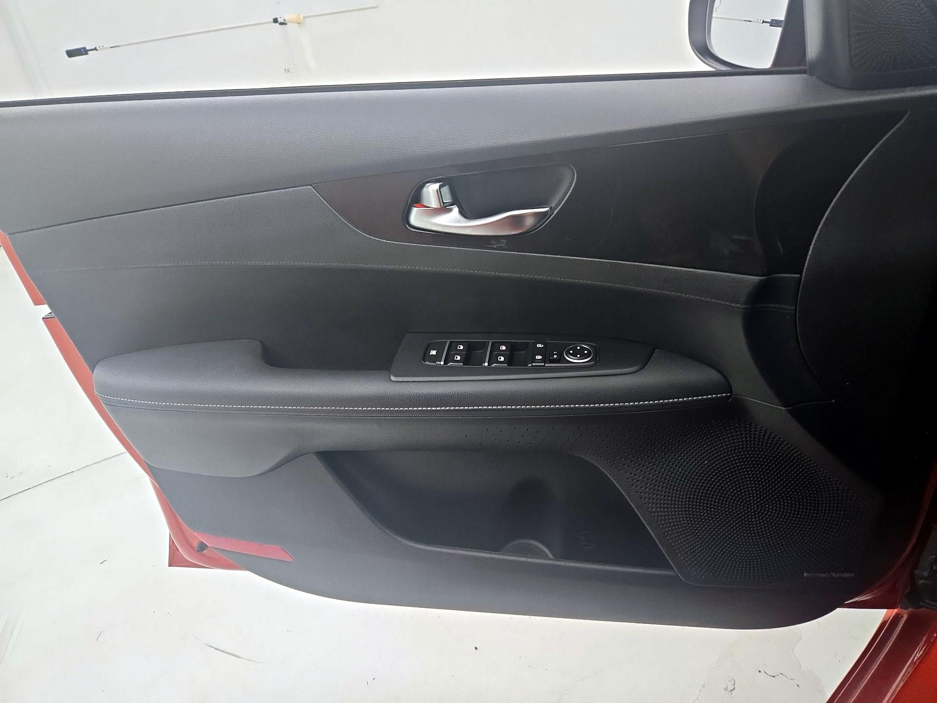 Thumbnail: 2023 Kia Forte - 12