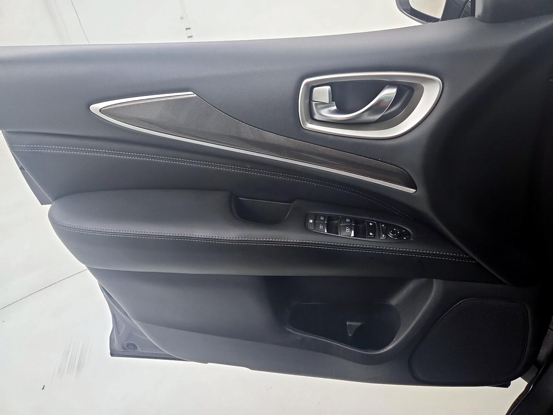 Thumbnail: 2017 INFINITI QX60 - 12