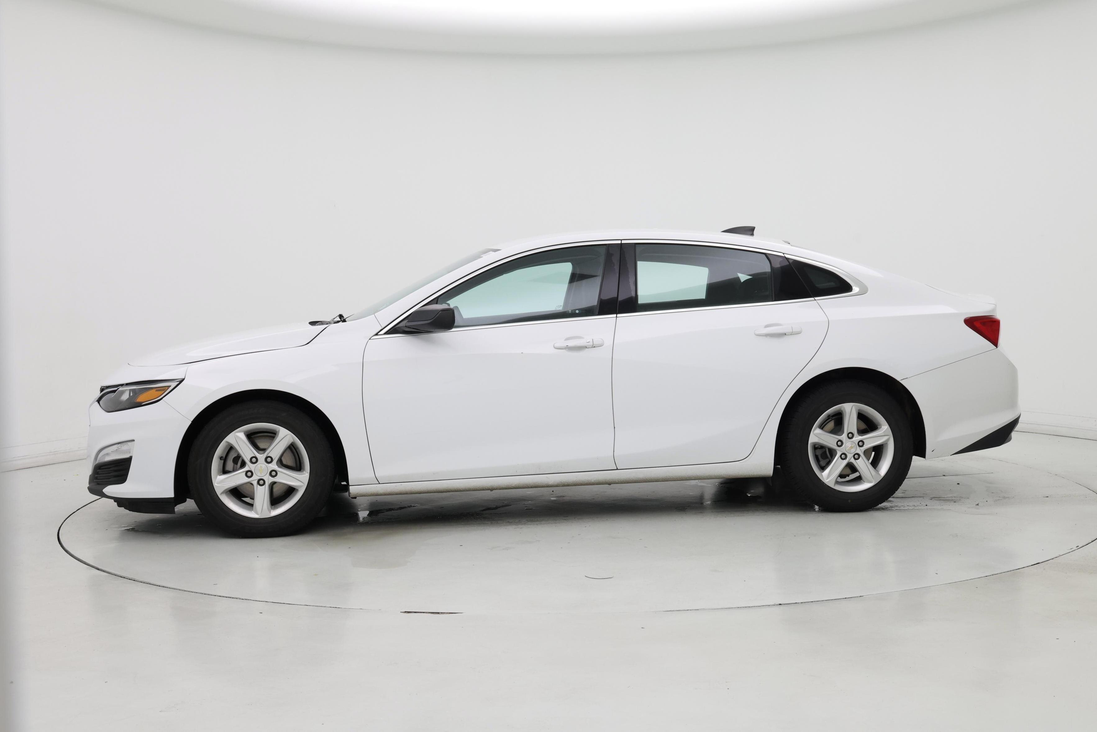 Thumbnail: 2021 Chevrolet Malibu - 3