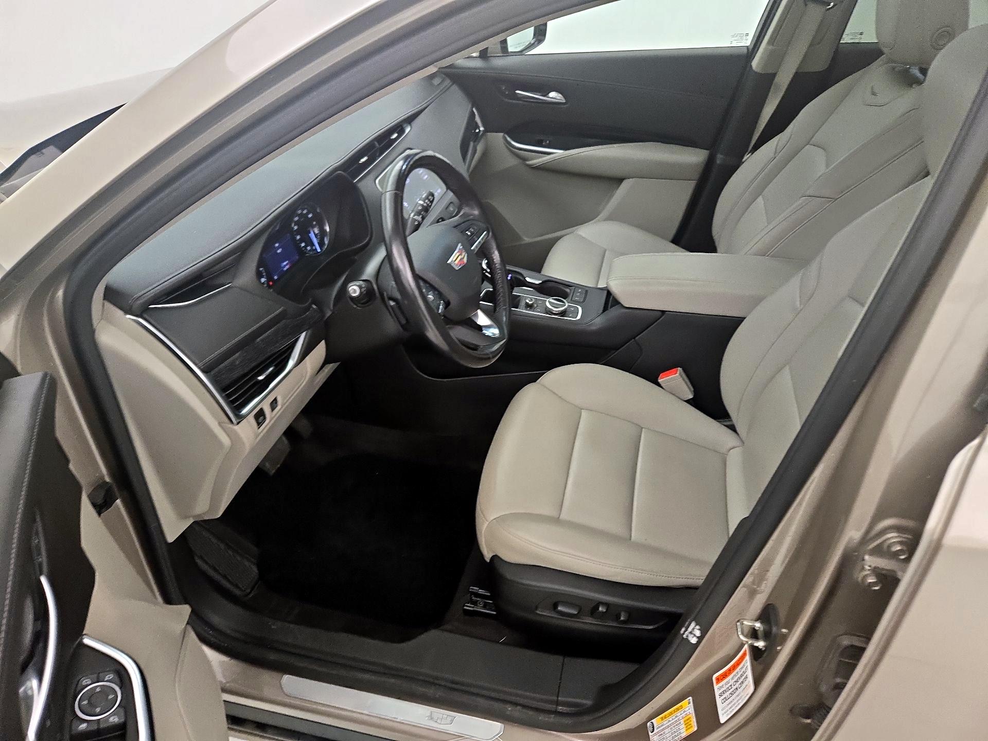 Thumbnail: 2023 Cadillac XT4 - 11