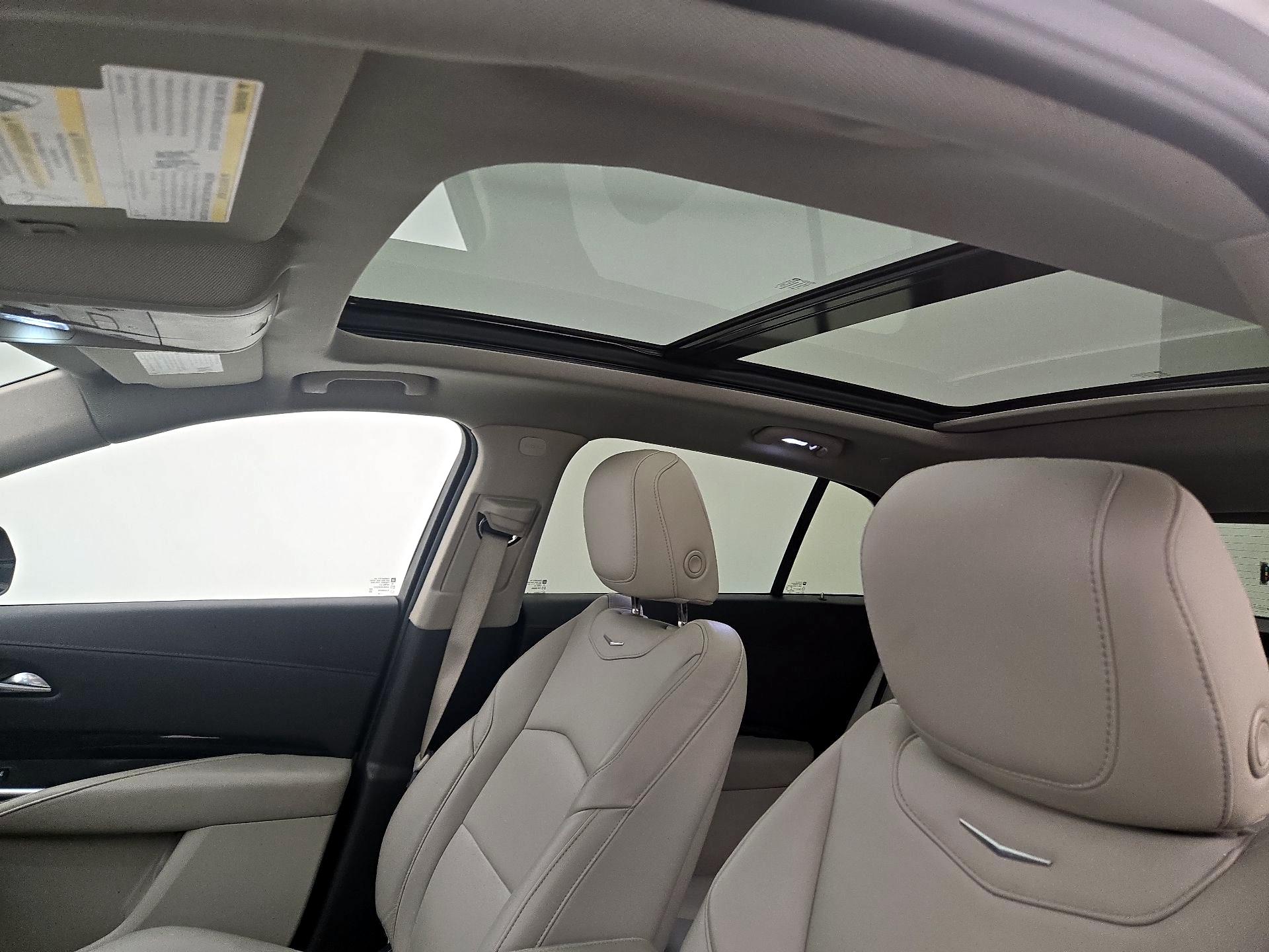 Thumbnail: 2023 Cadillac XT4 - 19