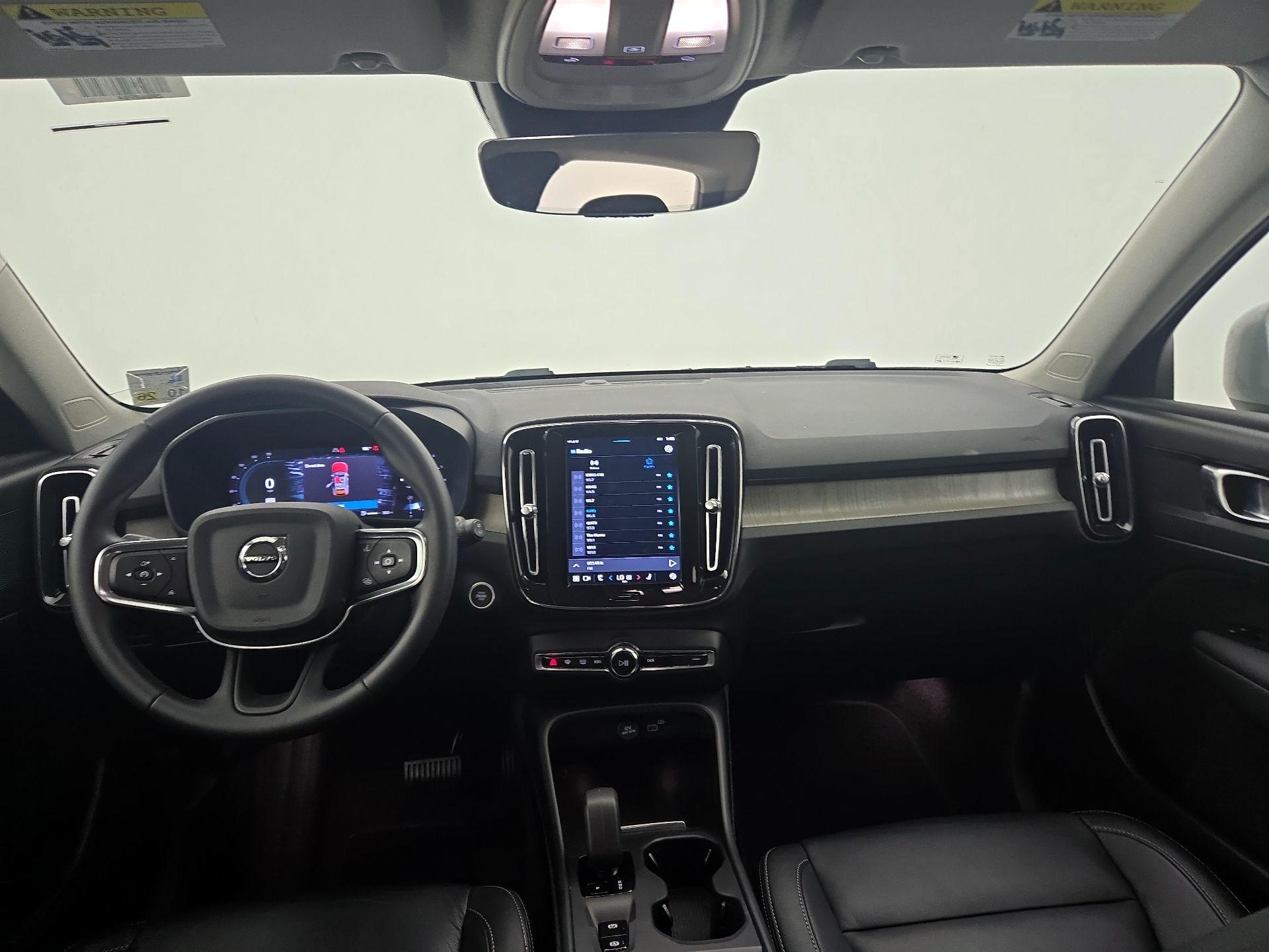 Thumbnail: 2023 Volvo XC40 - 9