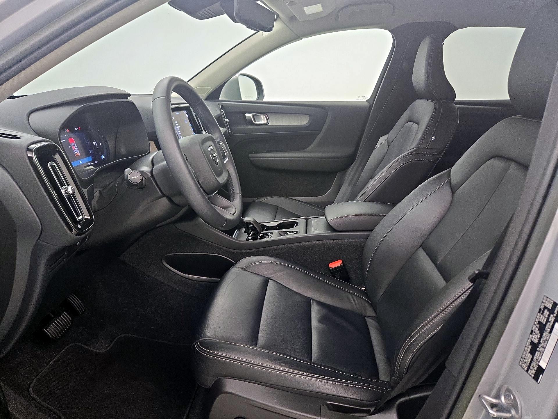 Thumbnail: 2023 Volvo XC40 - 11