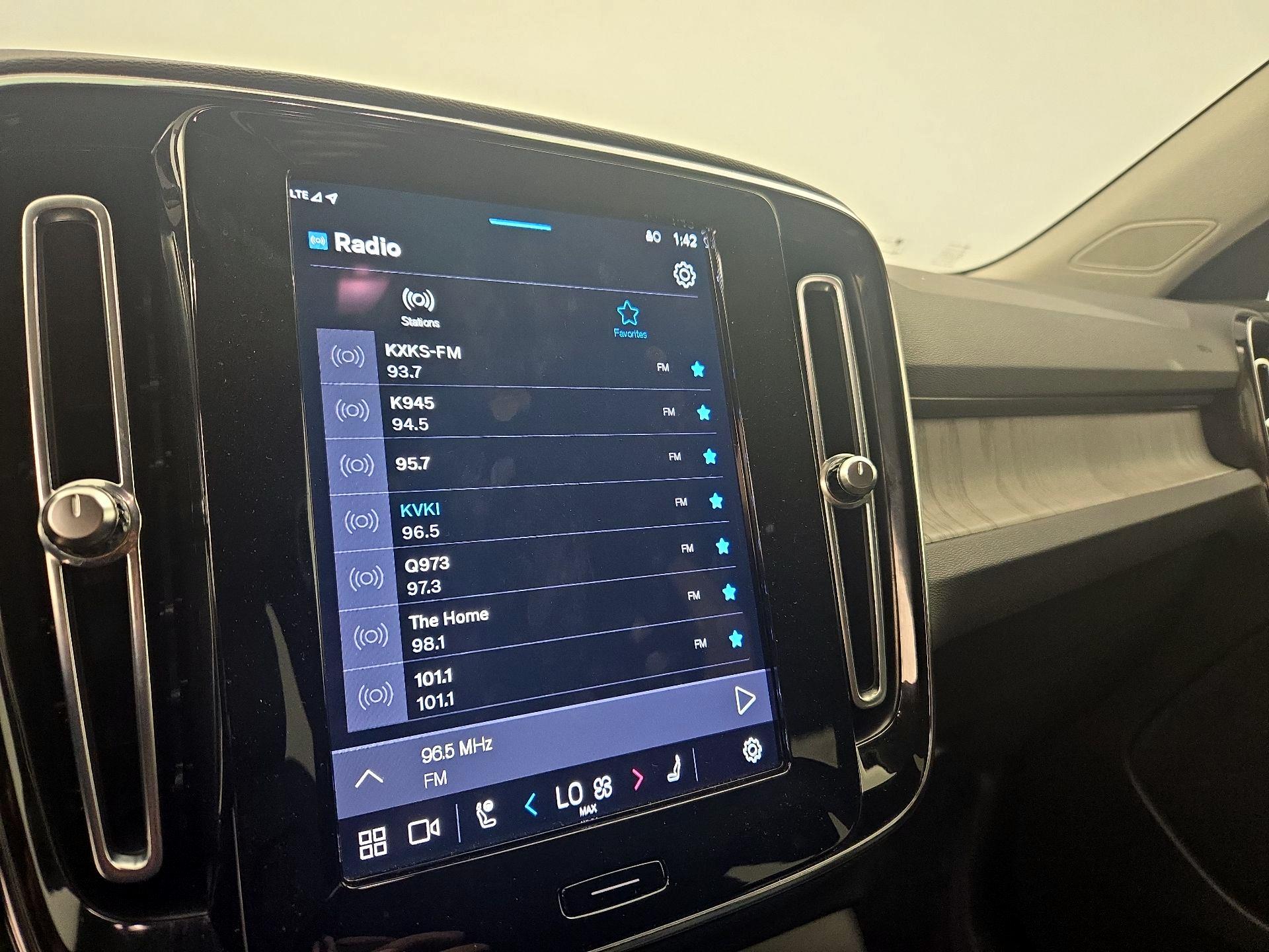 Thumbnail: 2023 Volvo XC40 - 15