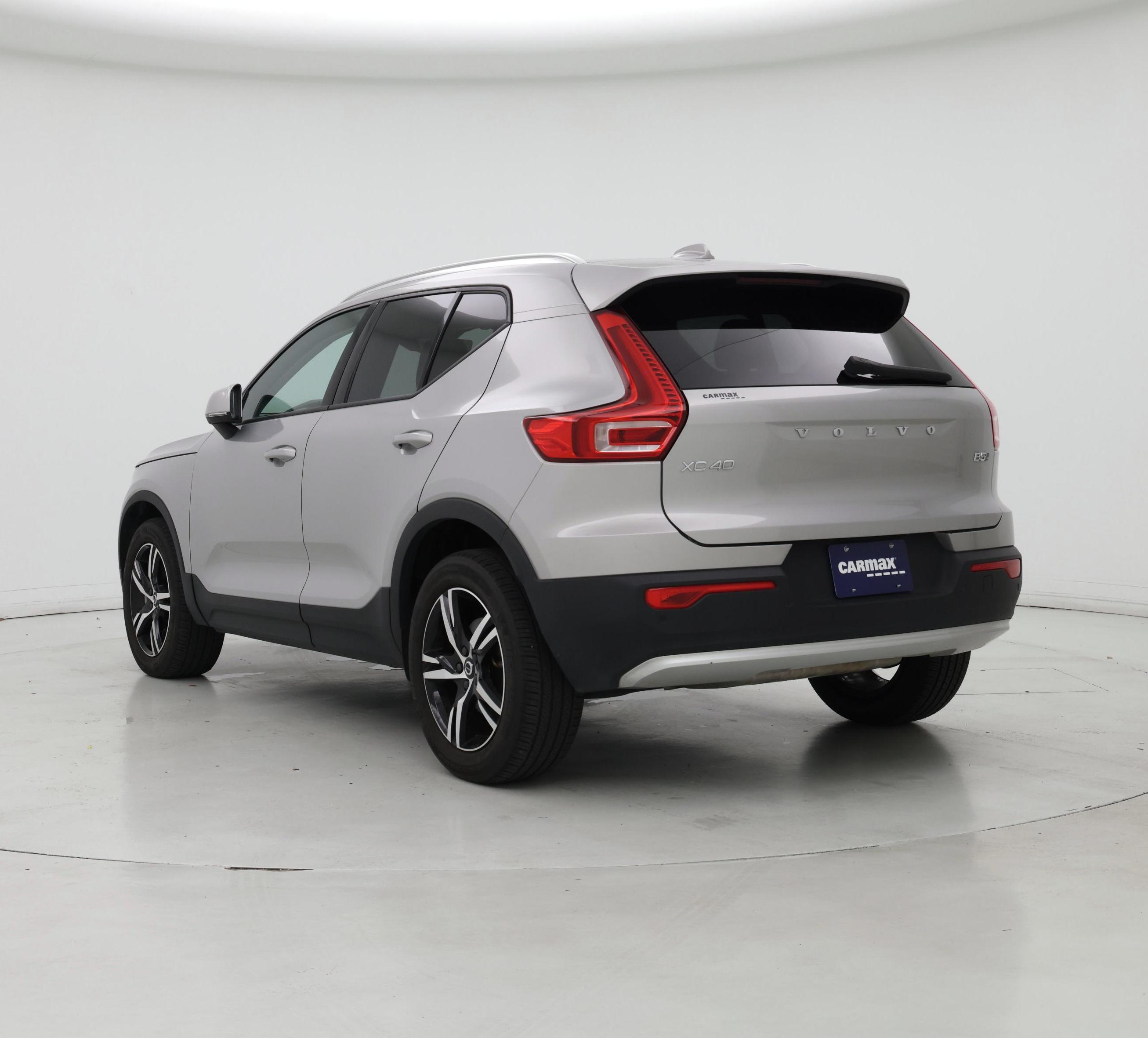 Thumbnail: 2023 Volvo XC40 - 2