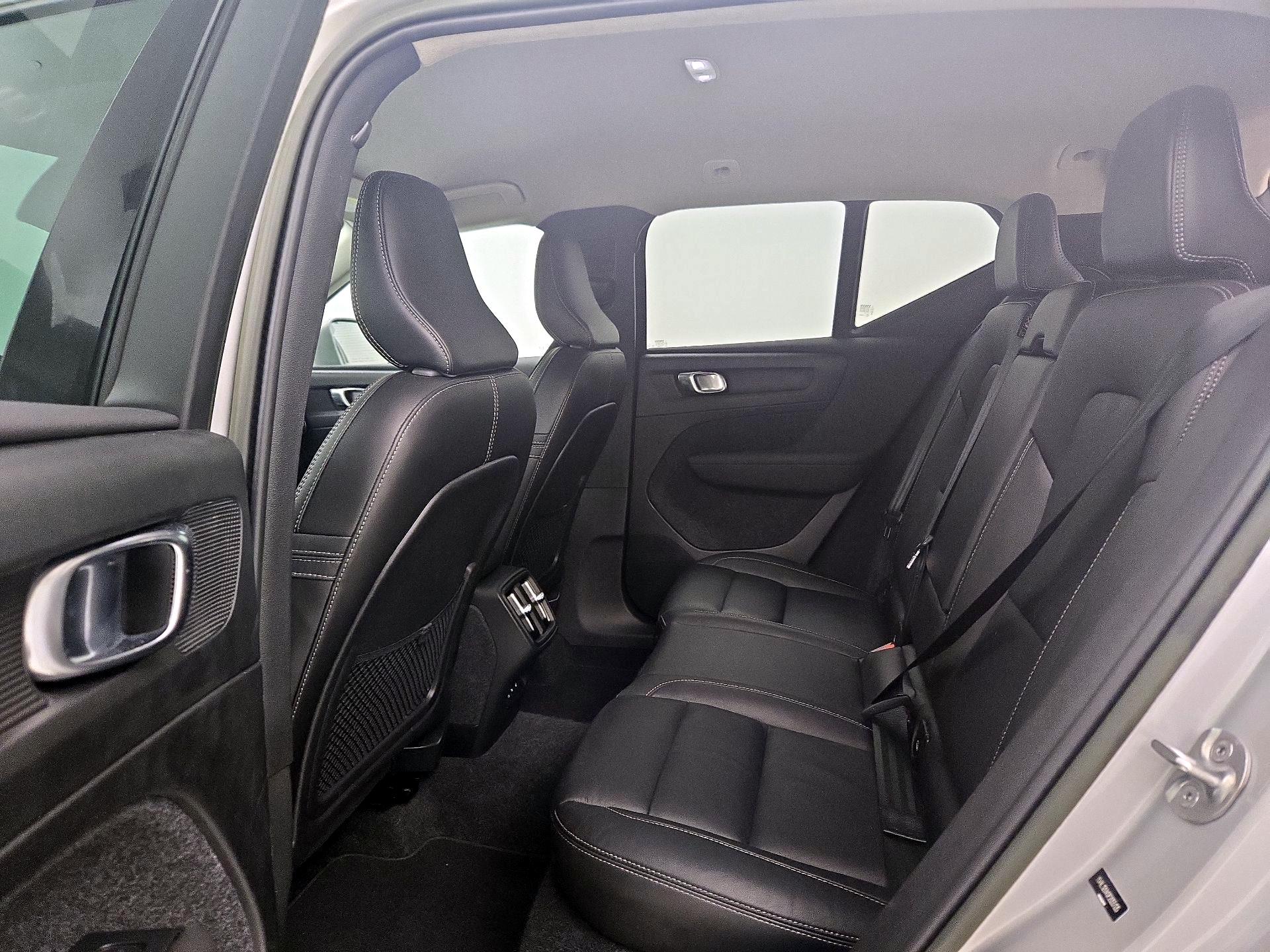 Thumbnail: 2023 Volvo XC40 - 19