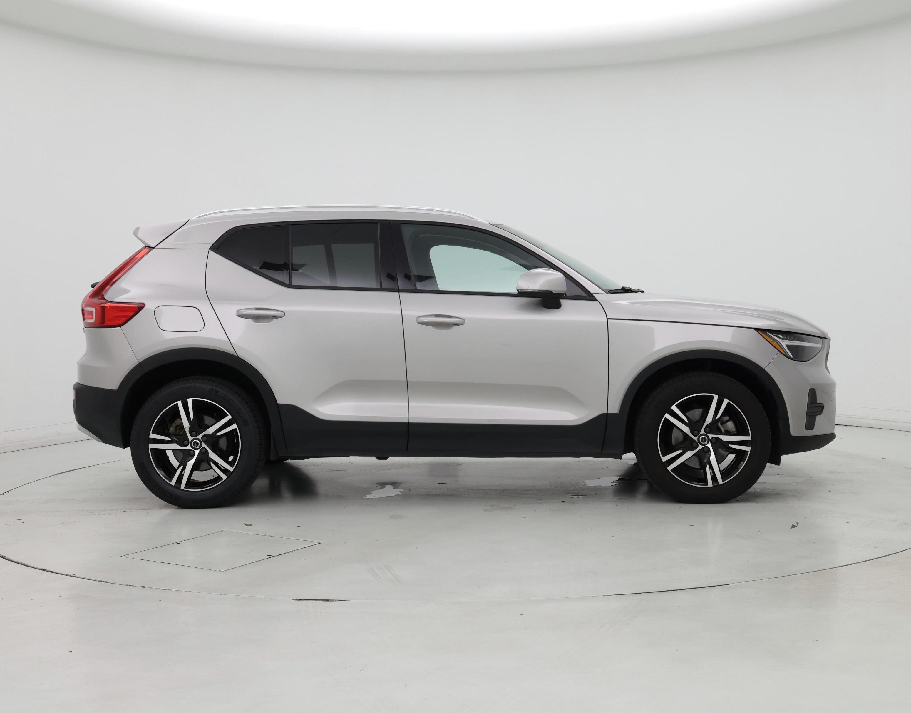 Thumbnail: 2023 Volvo XC40 - 7