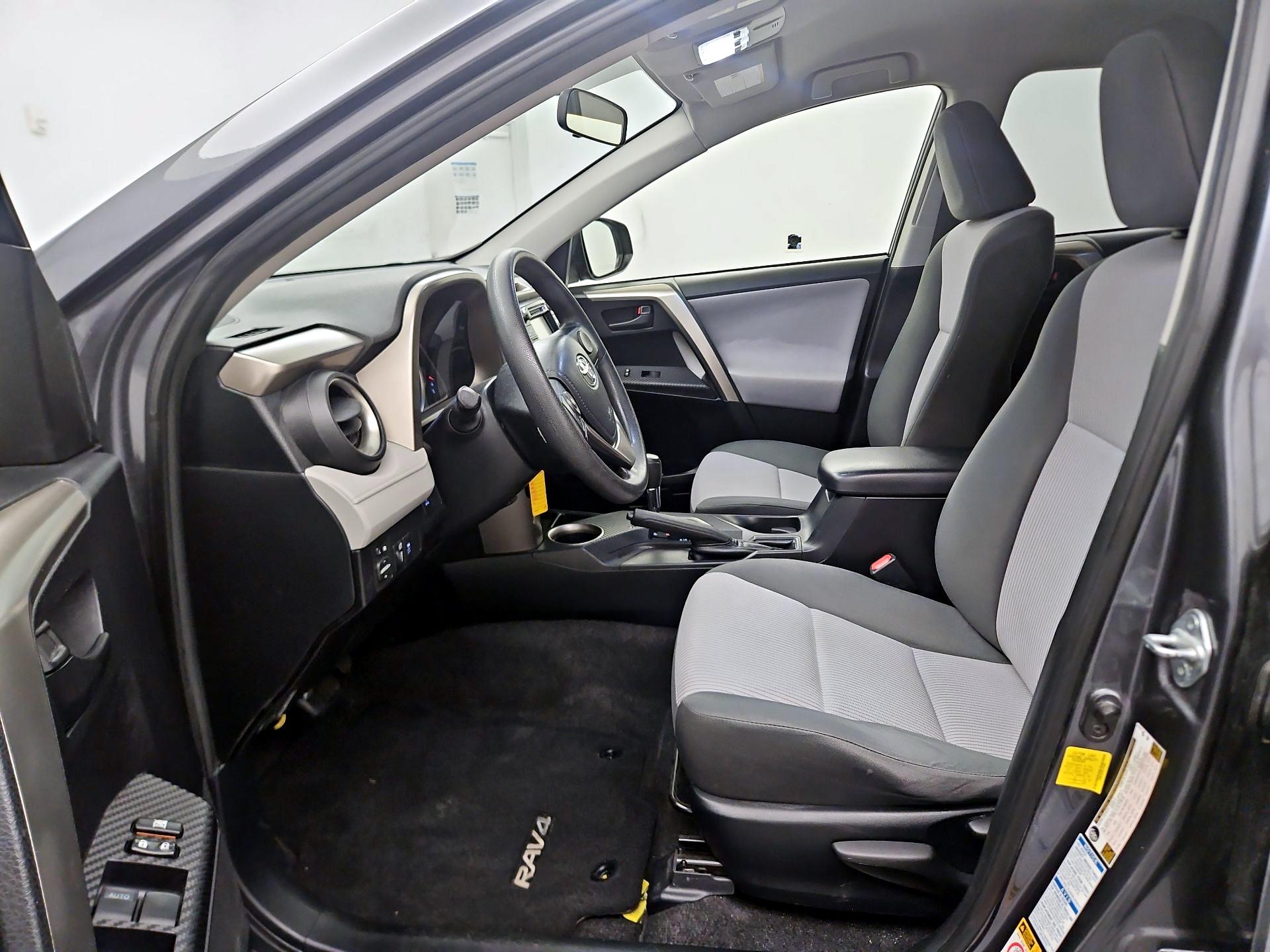 Thumbnail: 2015 Toyota RAV4 - 11