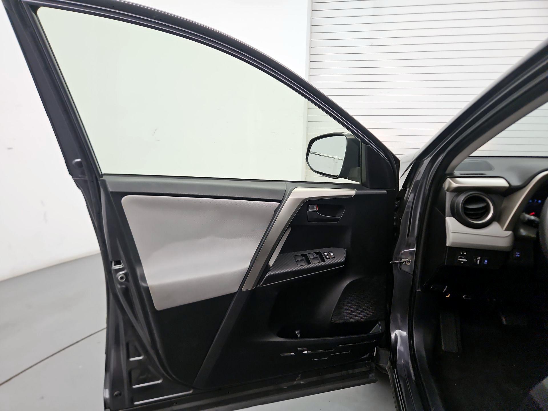 Thumbnail: 2015 Toyota RAV4 - 12