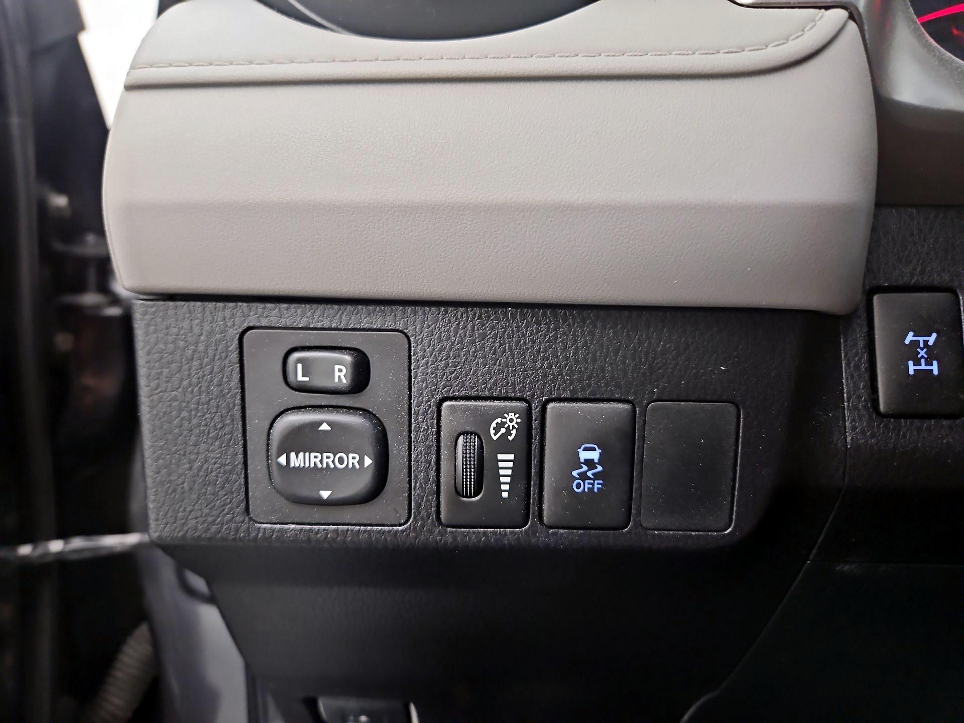 Thumbnail: 2015 Toyota RAV4 - 13