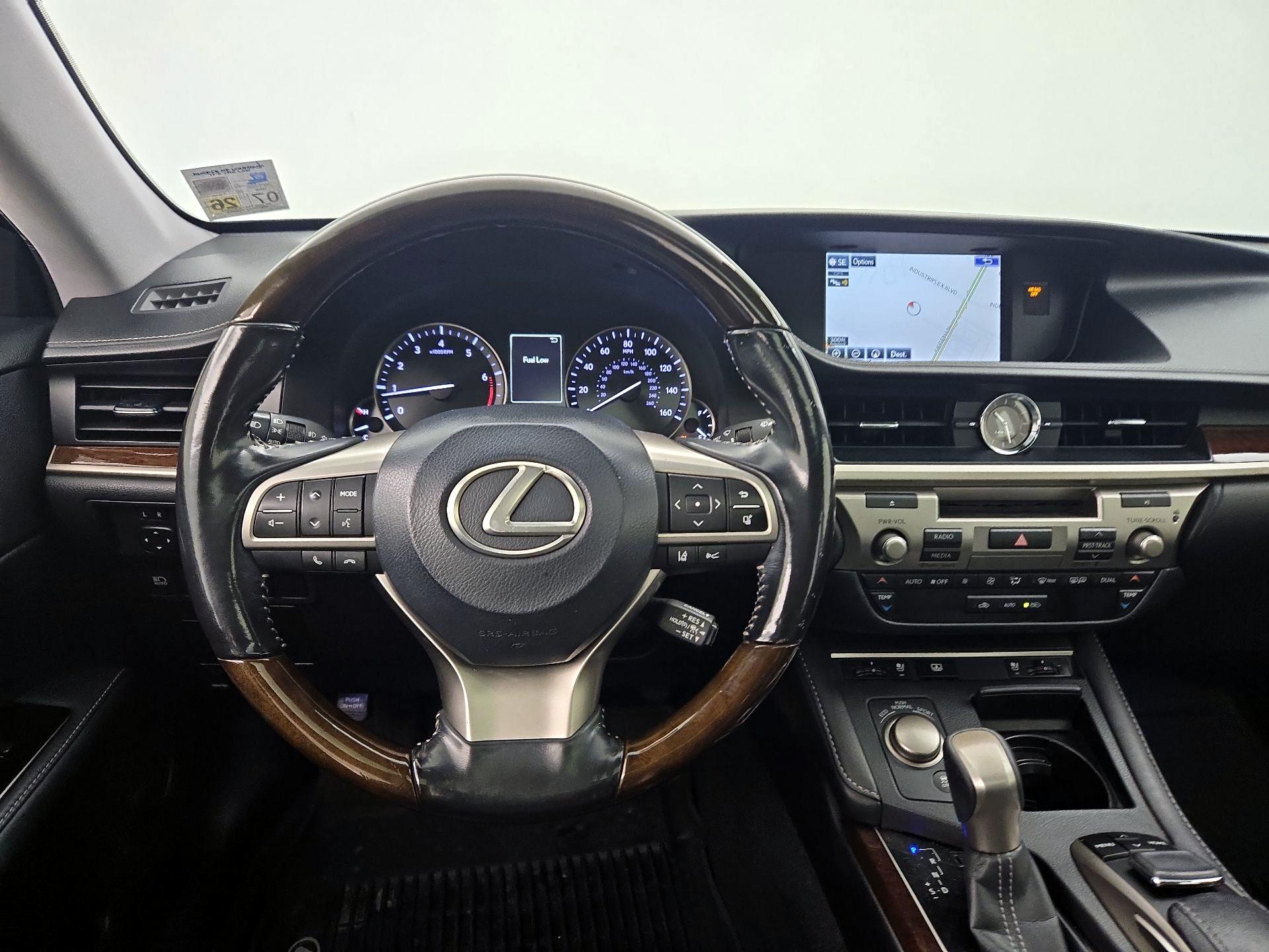 Thumbnail: 2016 Lexus ES - 10