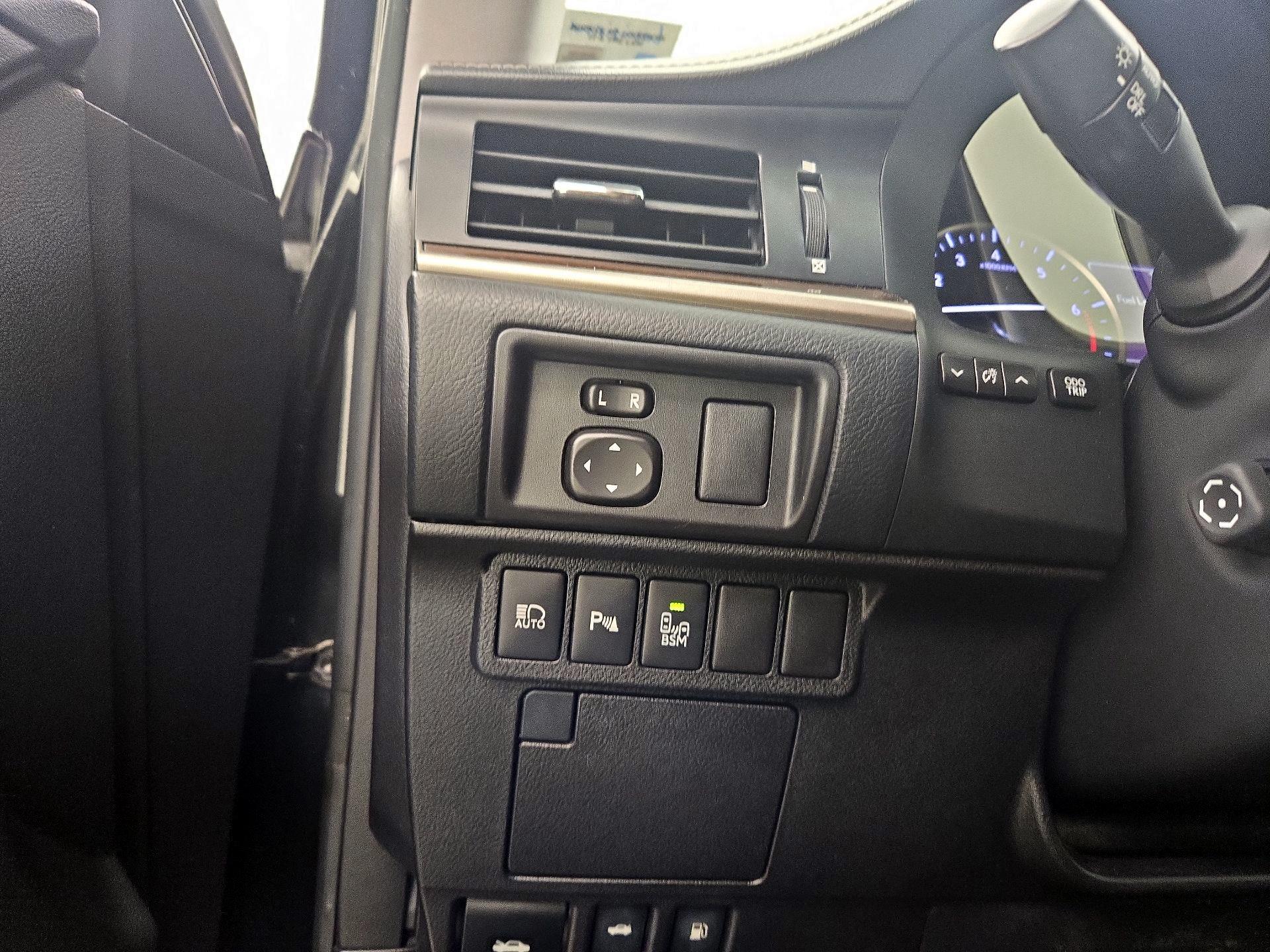 Thumbnail: 2016 Lexus ES - 13