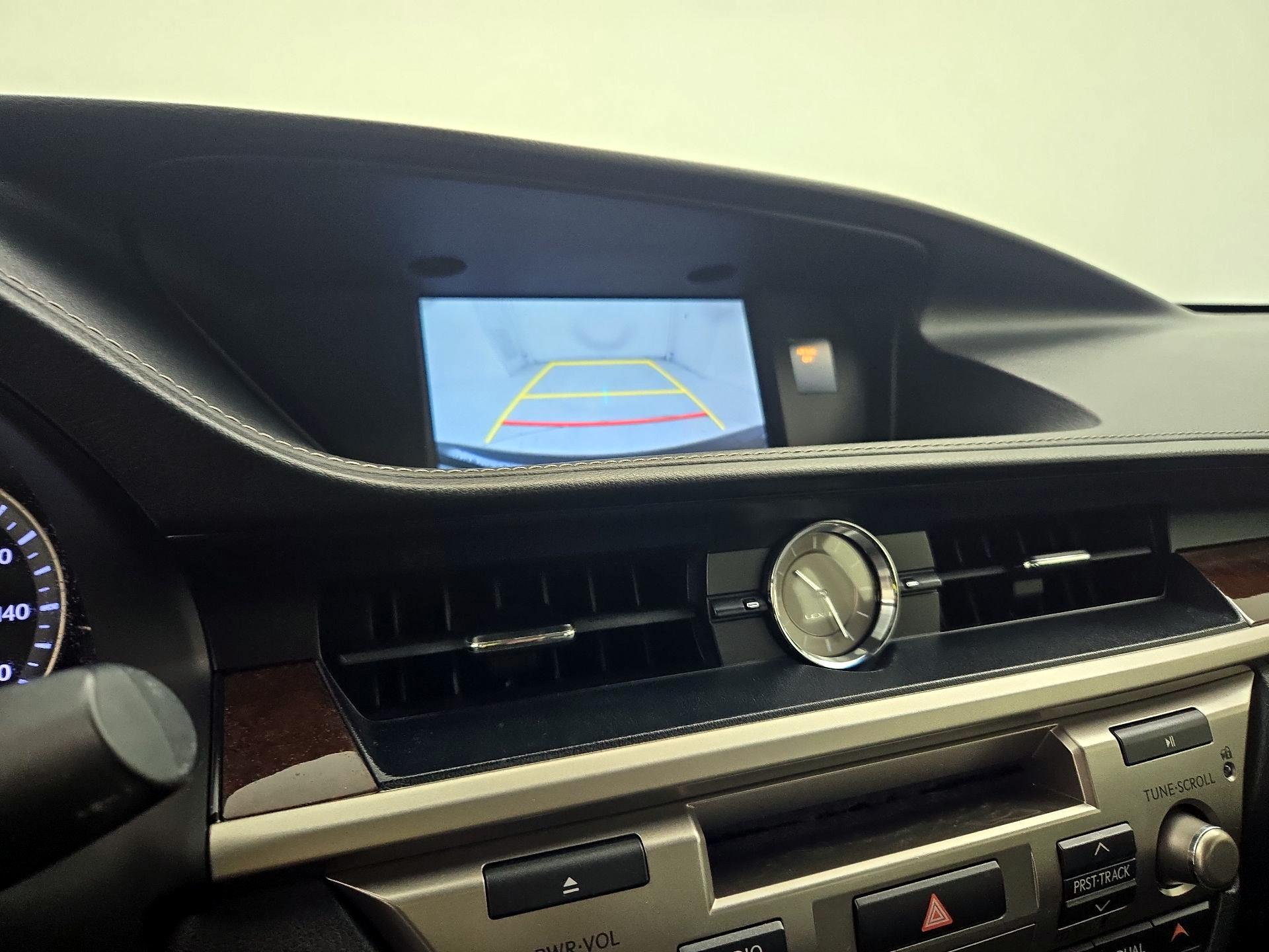 Thumbnail: 2016 Lexus ES - 14