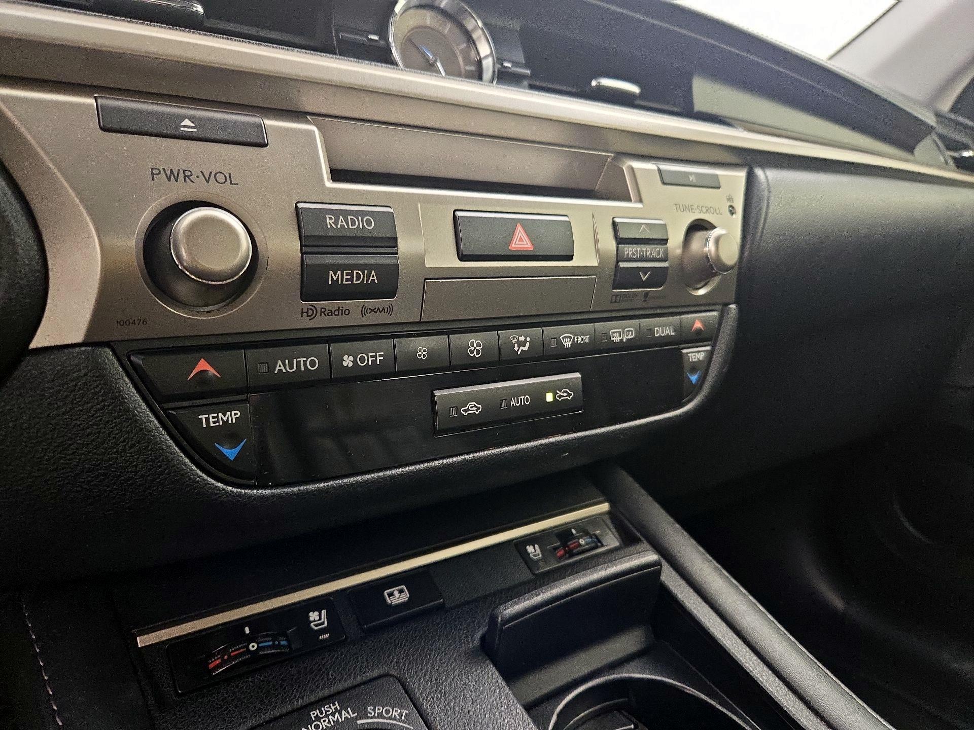 Thumbnail: 2016 Lexus ES - 16