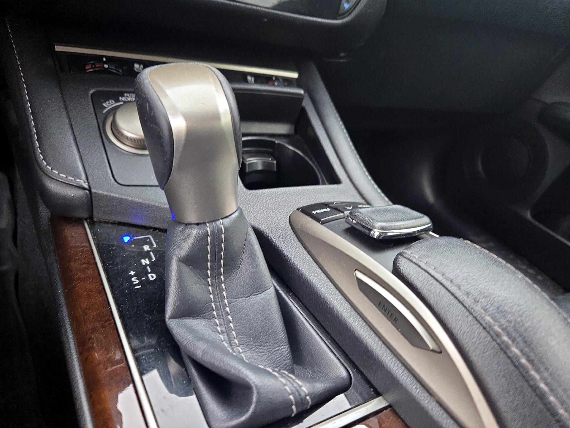 Thumbnail: 2016 Lexus ES - 17