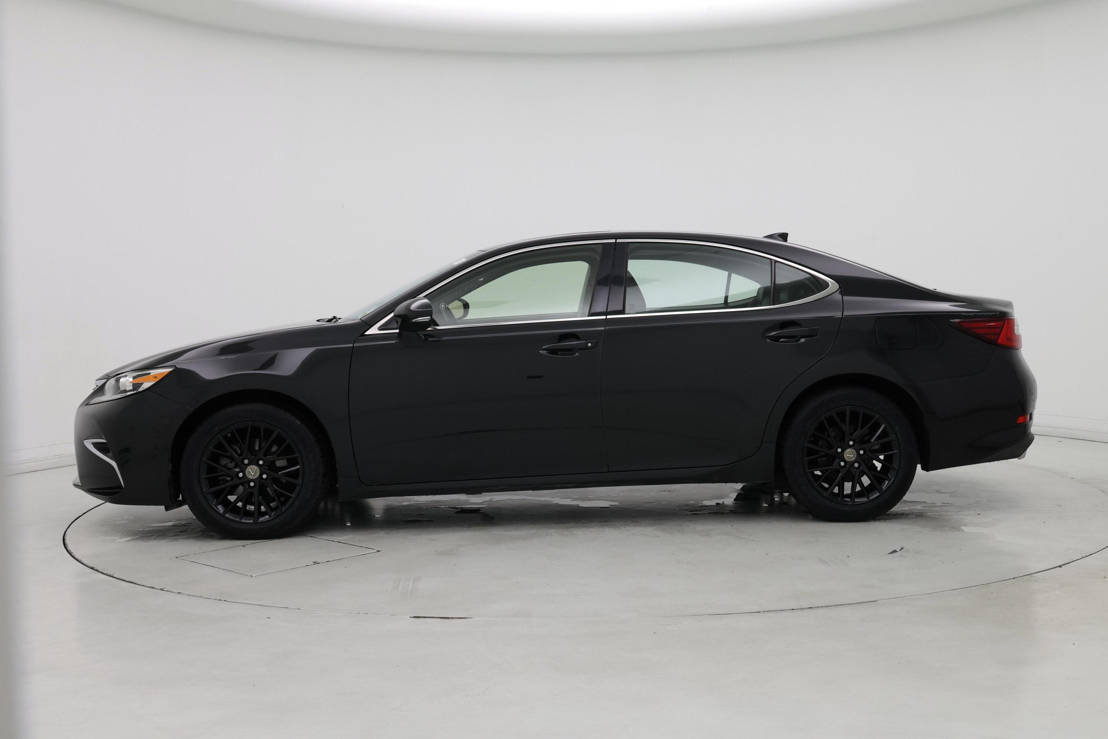 Thumbnail: 2016 Lexus ES - 3