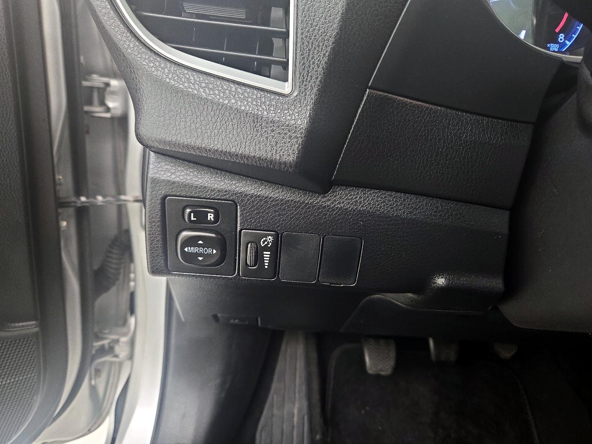 Thumbnail: 2016 Toyota Corolla - 13