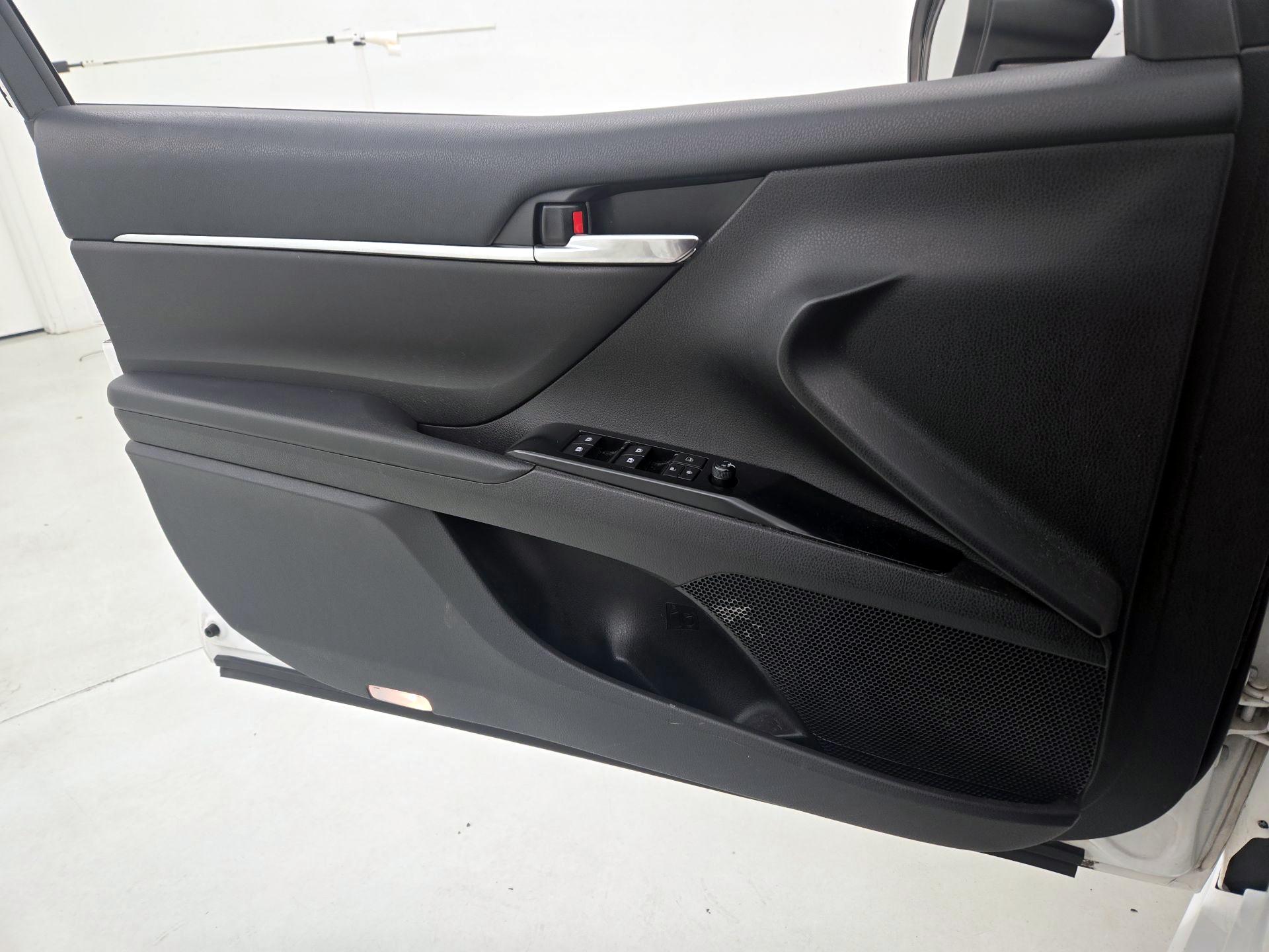 Thumbnail: 2018 Toyota Camry - 12