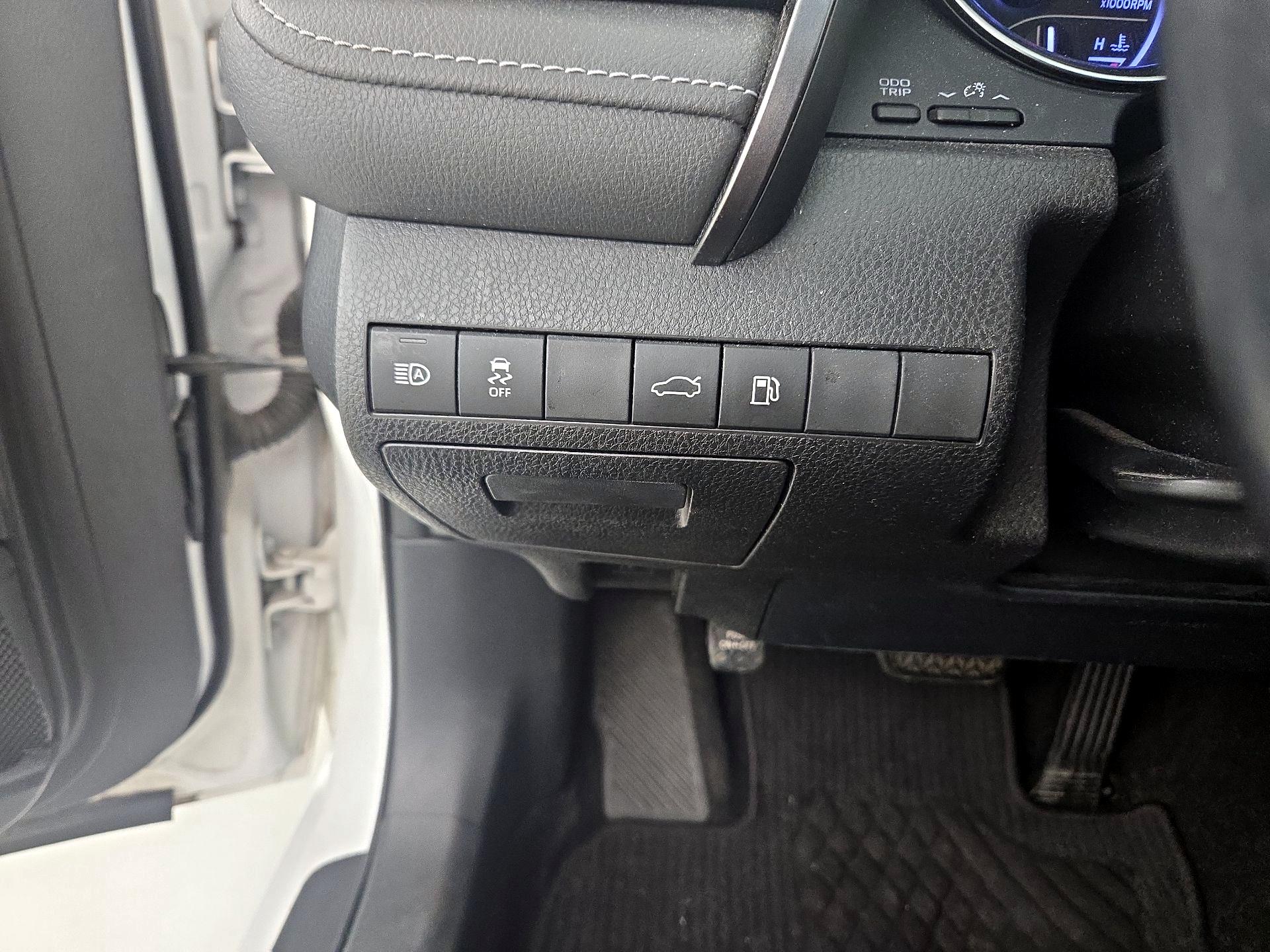 Thumbnail: 2018 Toyota Camry - 13