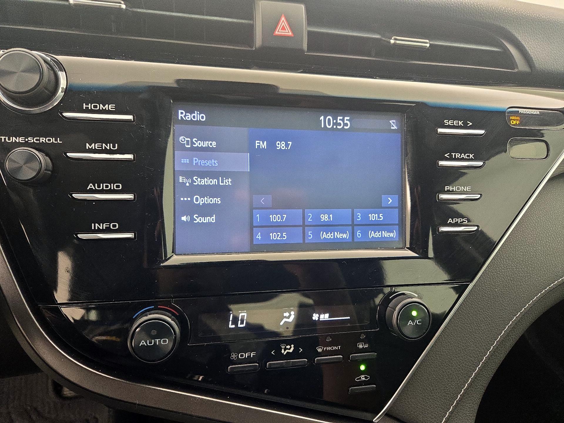 Thumbnail: 2018 Toyota Camry - 15