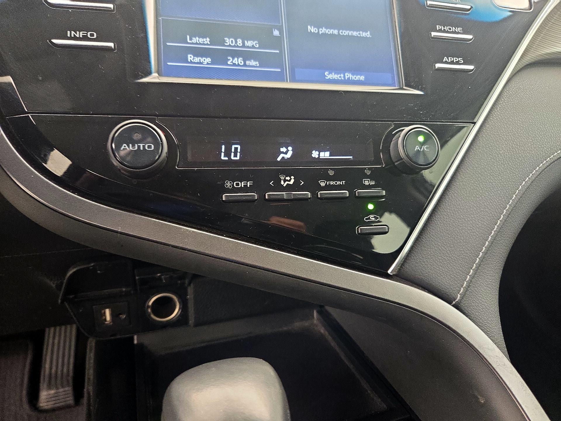 Thumbnail: 2018 Toyota Camry - 16