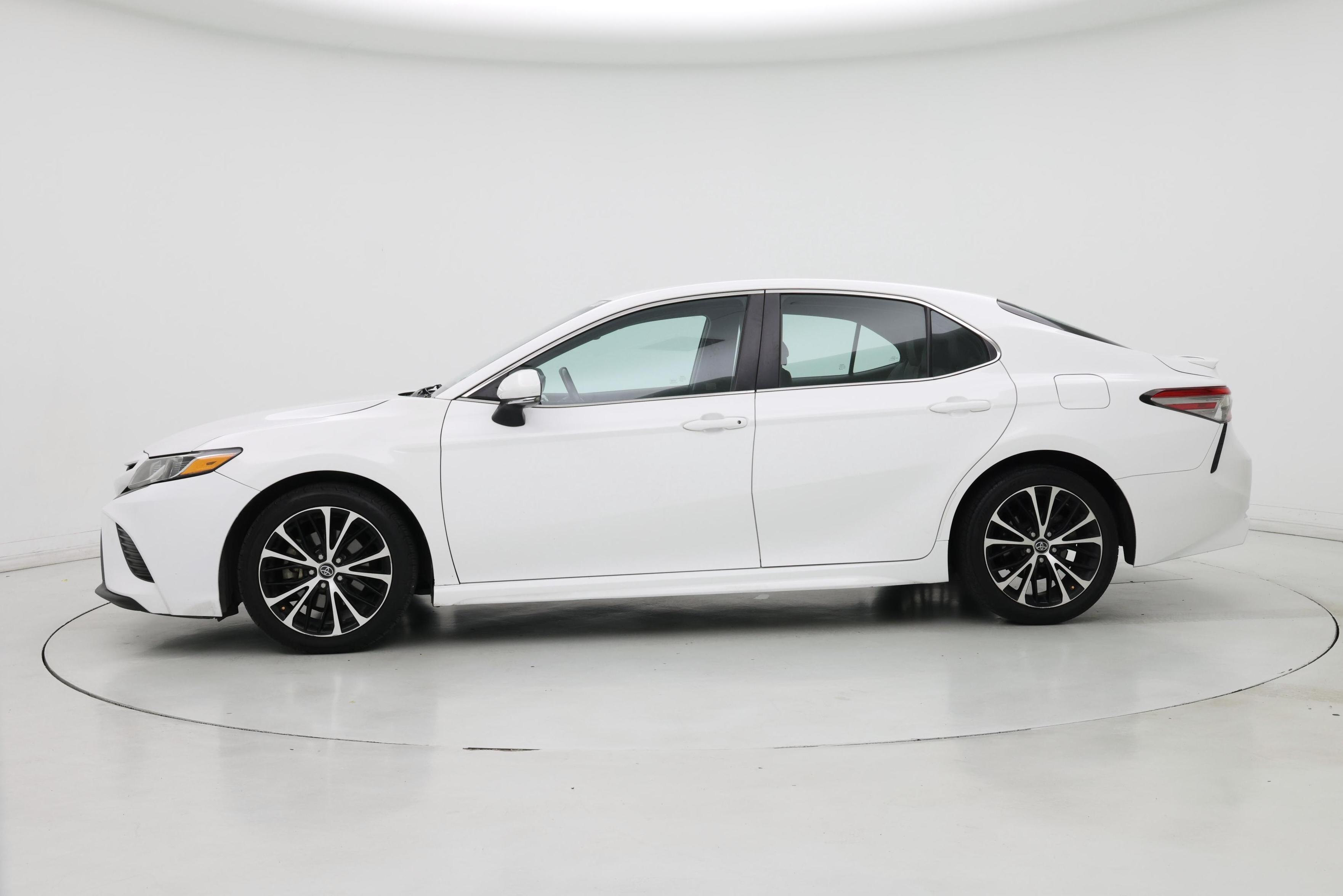 Thumbnail: 2018 Toyota Camry - 3