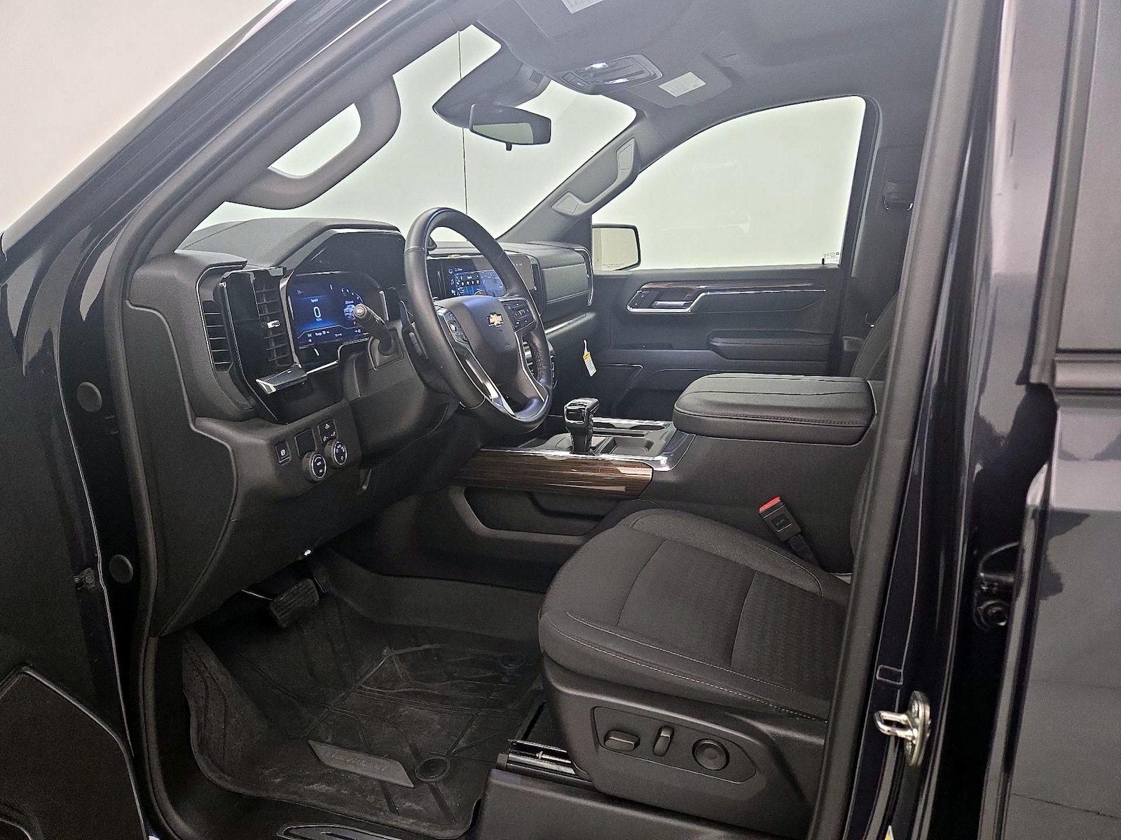 2024 Chevrolet Silverado 1500 LT - Photo 12