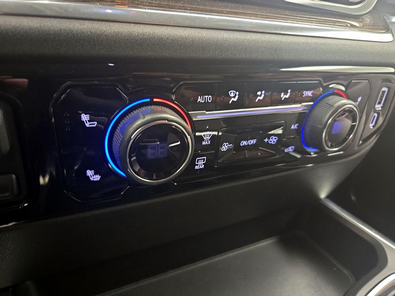 2024 Chevrolet Silverado 1500 LT - Photo 18