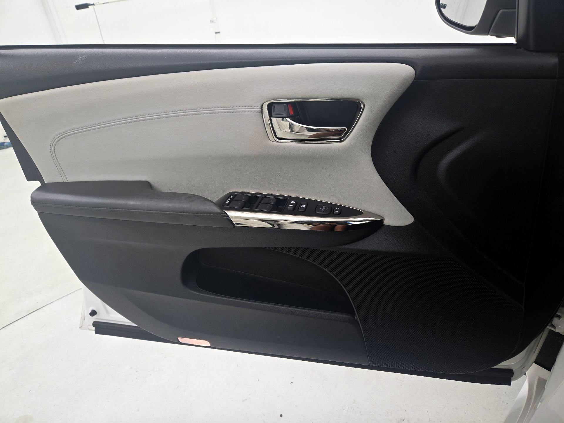 Thumbnail: 2016 Toyota Avalon - 12