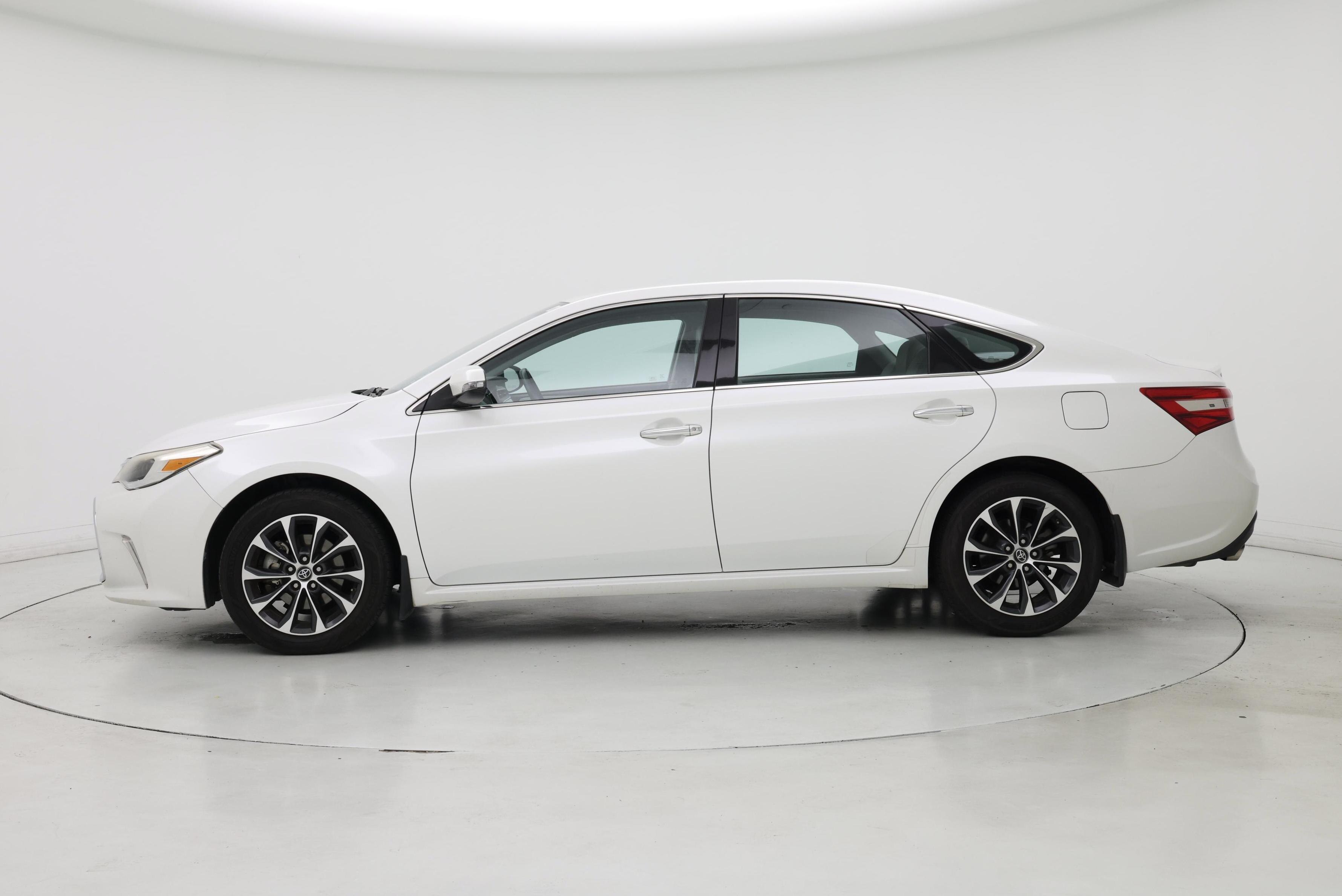 Thumbnail: 2016 Toyota Avalon - 3