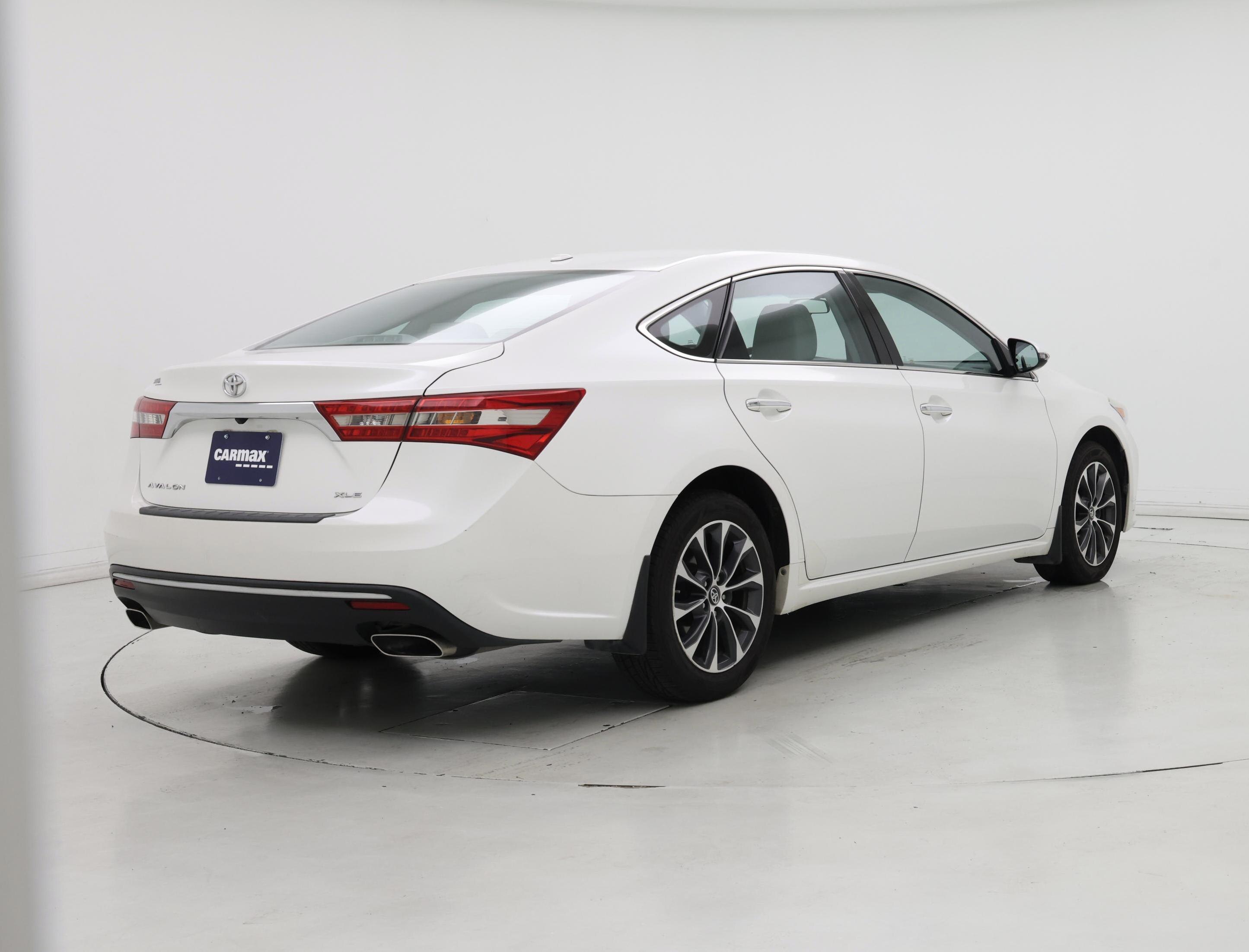 Thumbnail: 2016 Toyota Avalon - 8