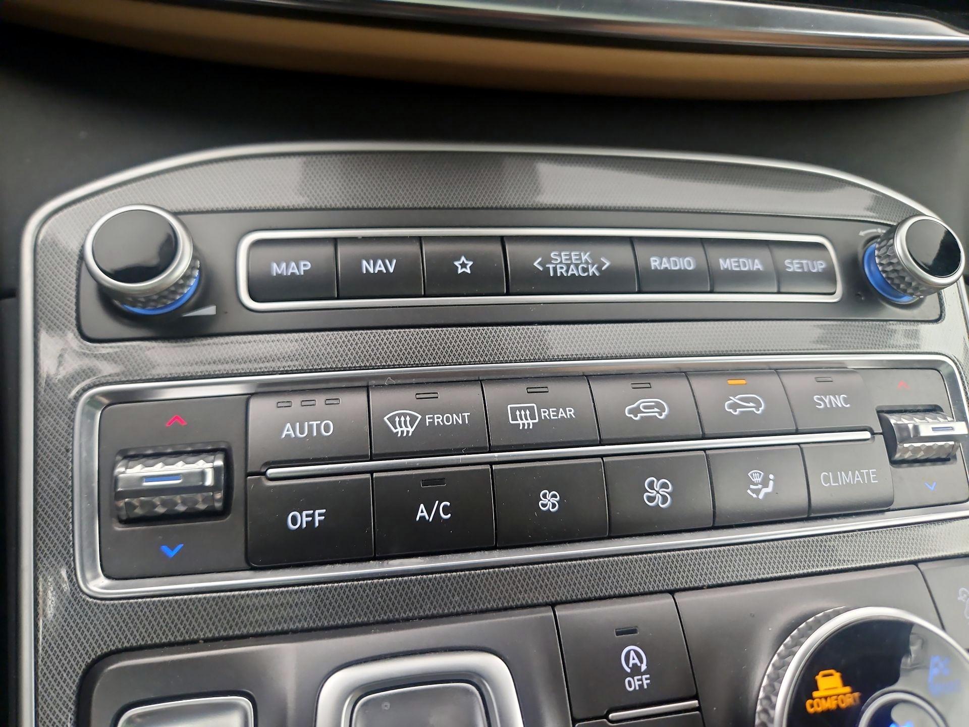 Thumbnail: 2023 Hyundai Santa Fe - 16