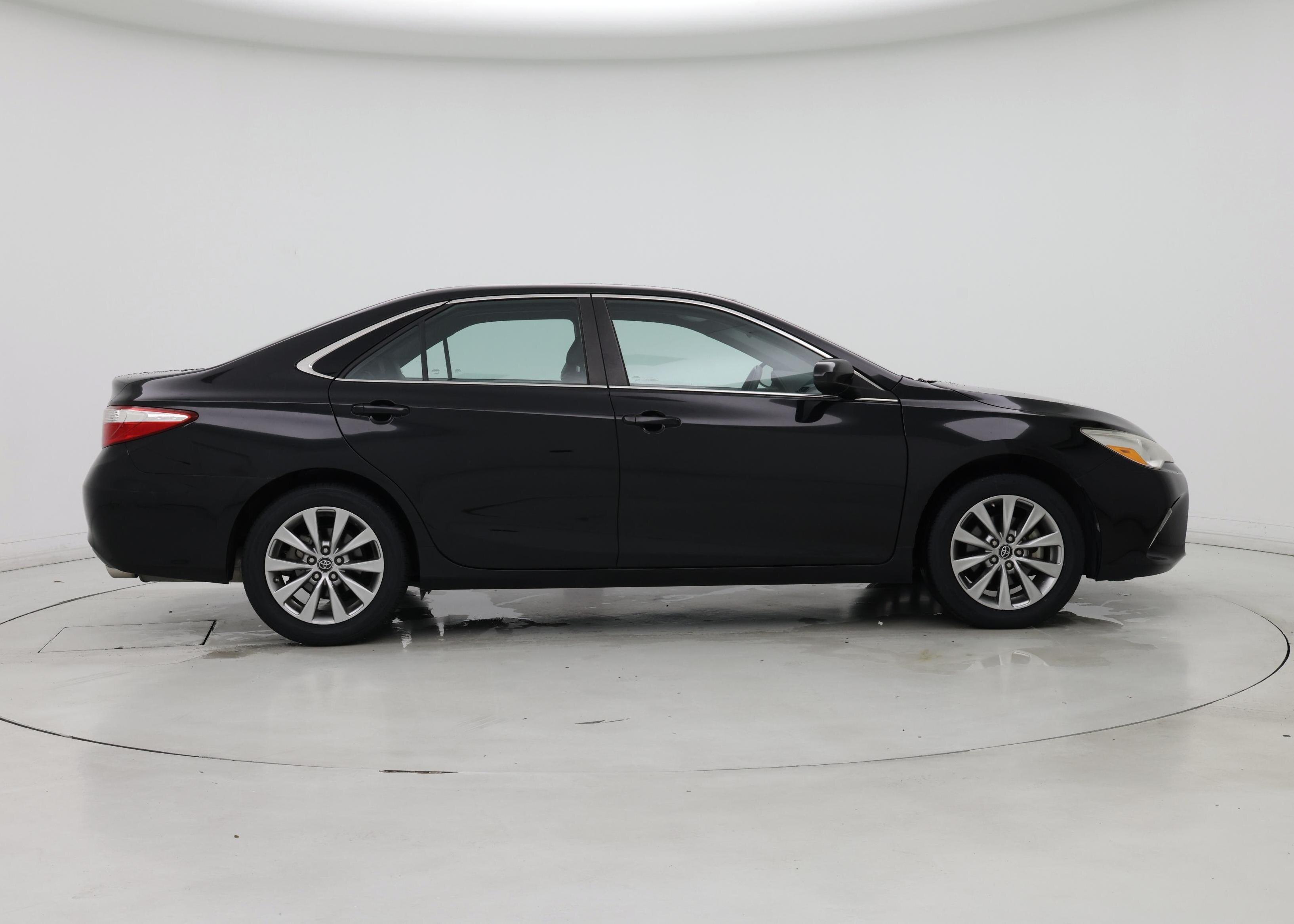 Thumbnail: 2017 Toyota Camry - 7