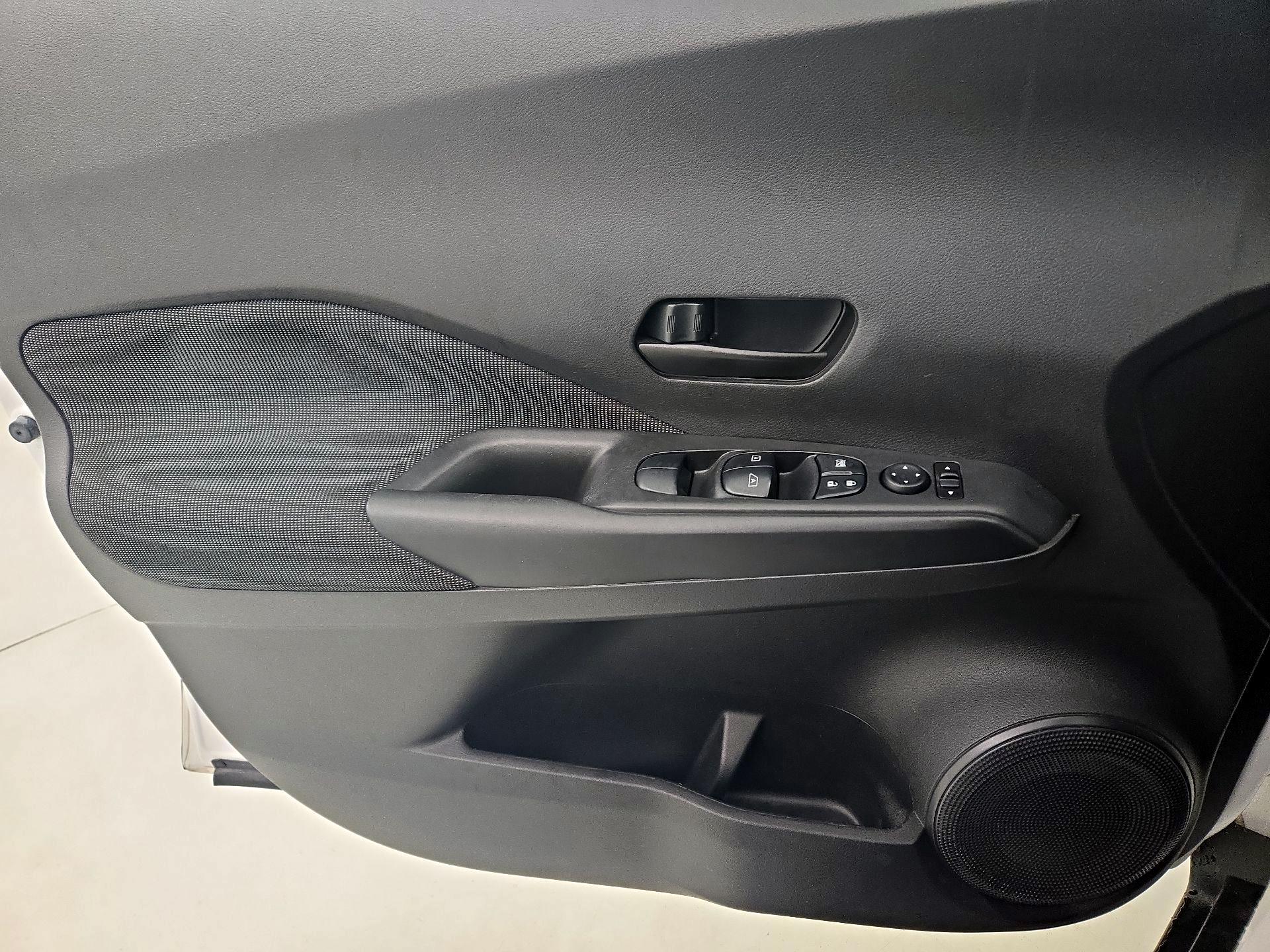 Thumbnail: 2019 Nissan Kicks - 12