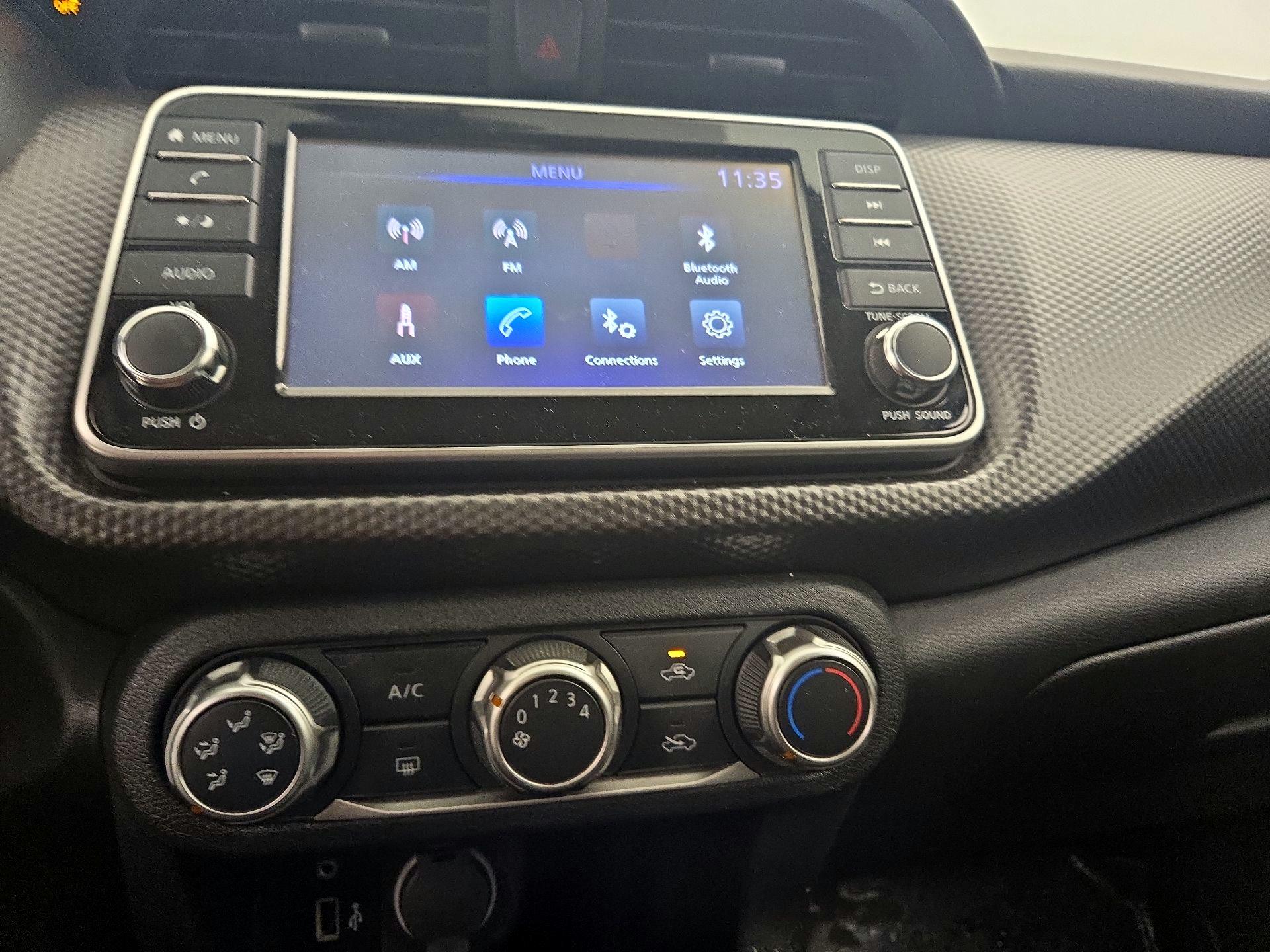 Thumbnail: 2019 Nissan Kicks - 16