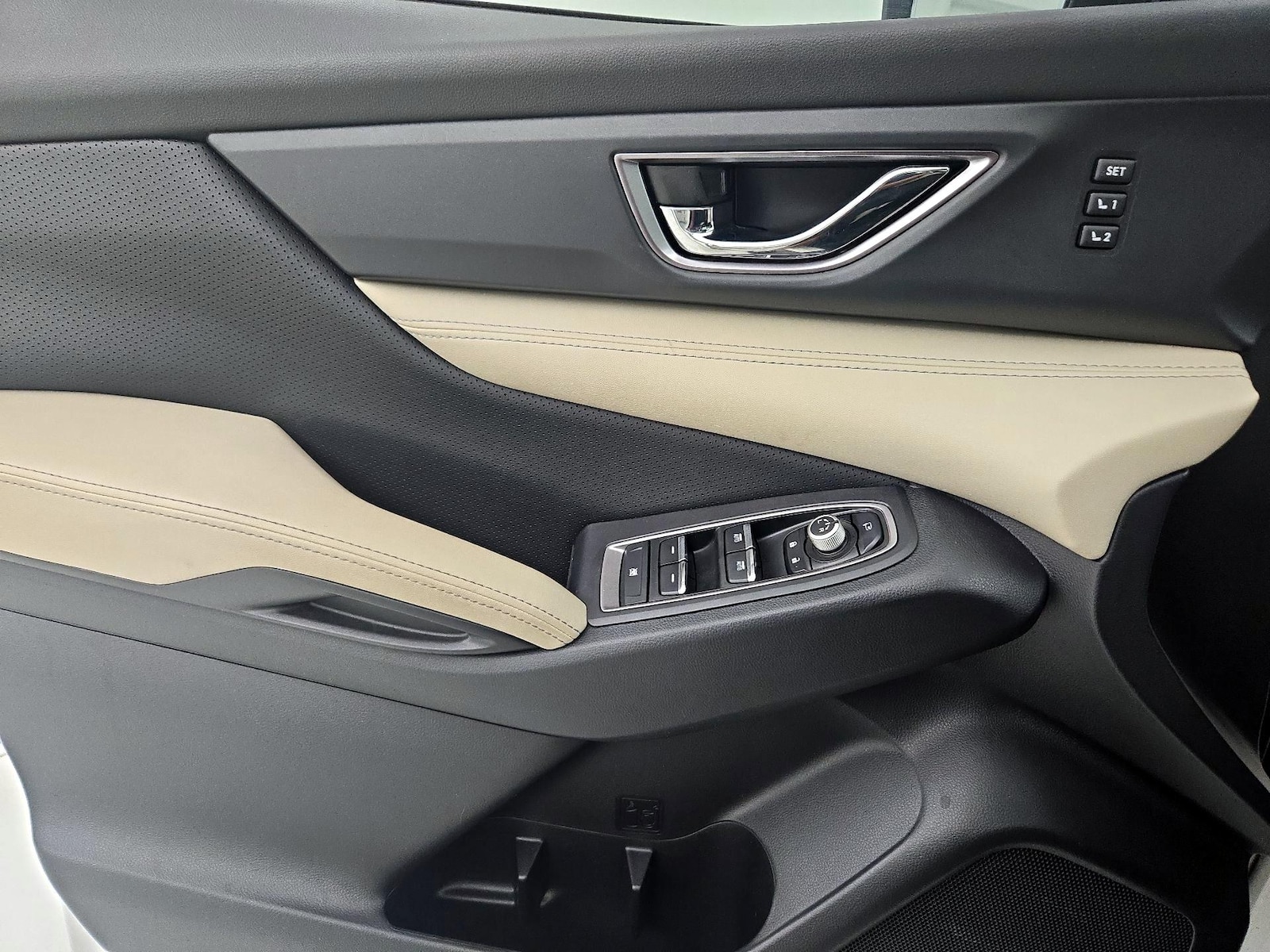 2023 Subaru Ascent Limited - Photo 13