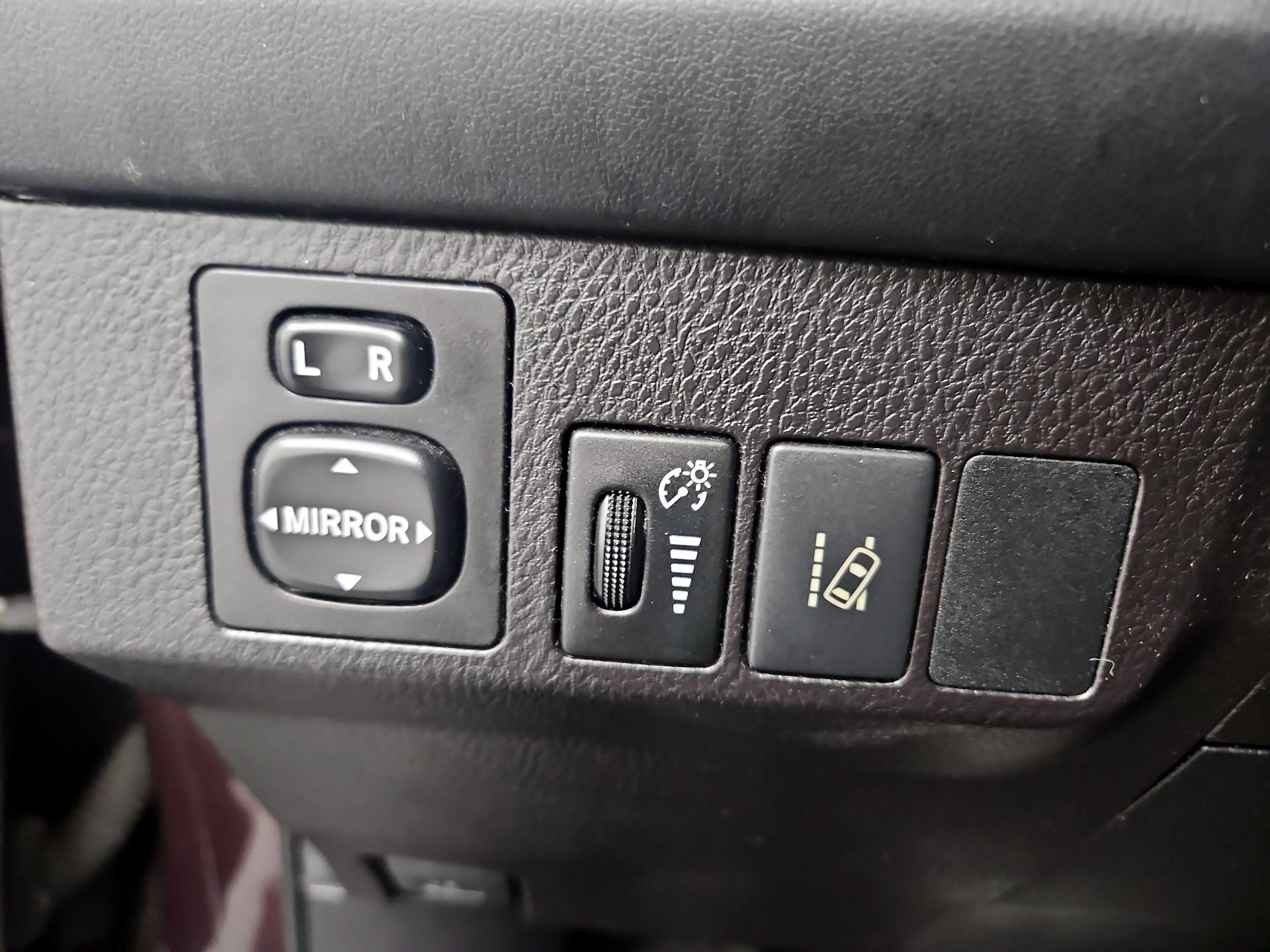 Thumbnail: 2018 Toyota RAV4 - 13