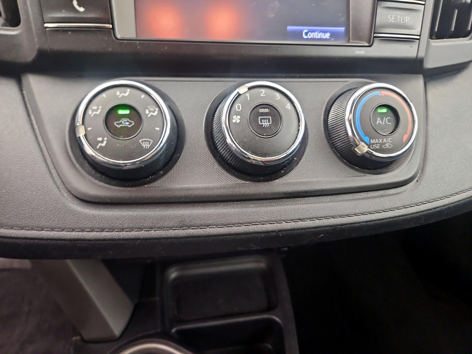 Thumbnail: 2018 Toyota RAV4 - 16