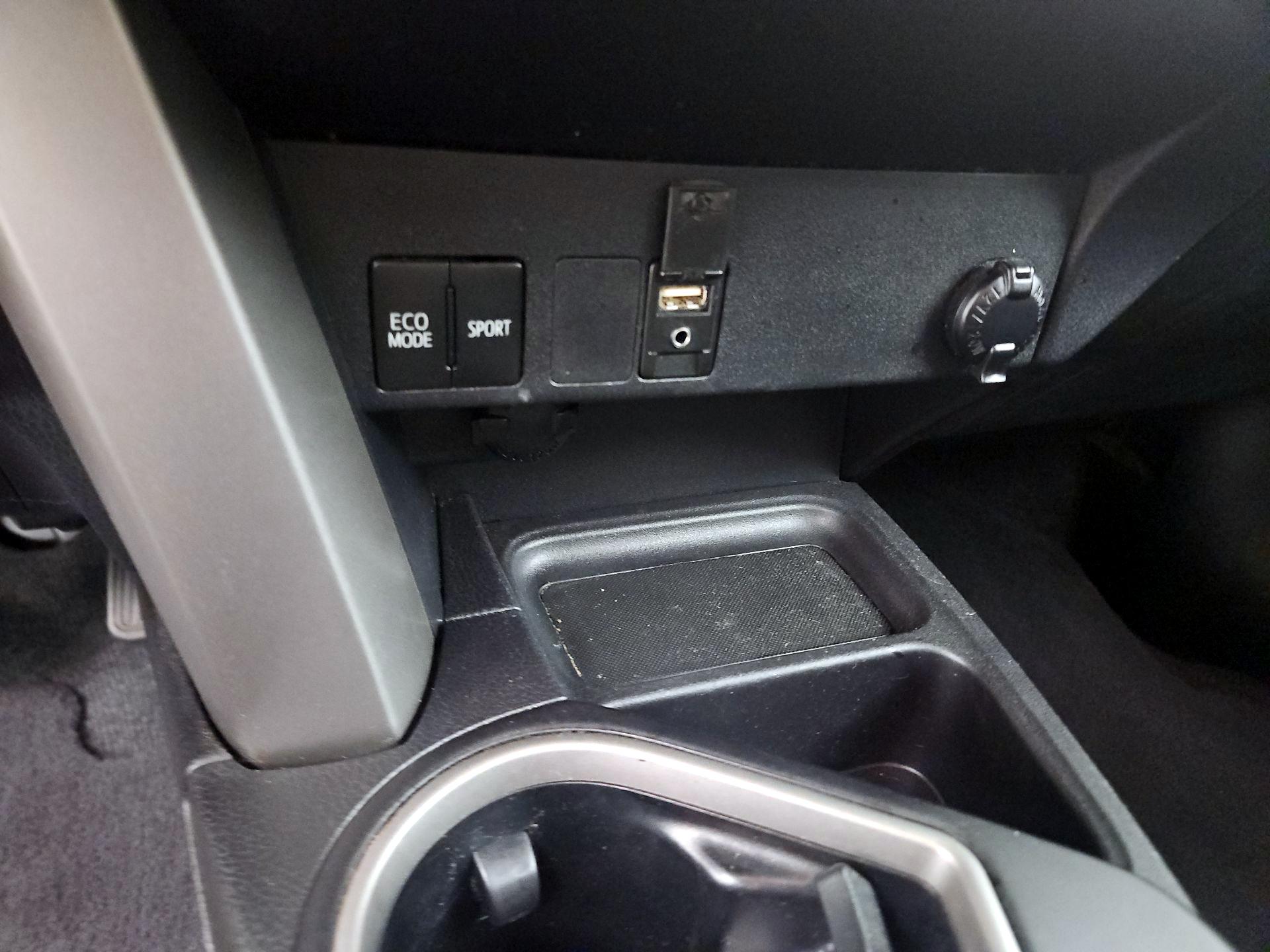 Thumbnail: 2018 Toyota RAV4 - 18