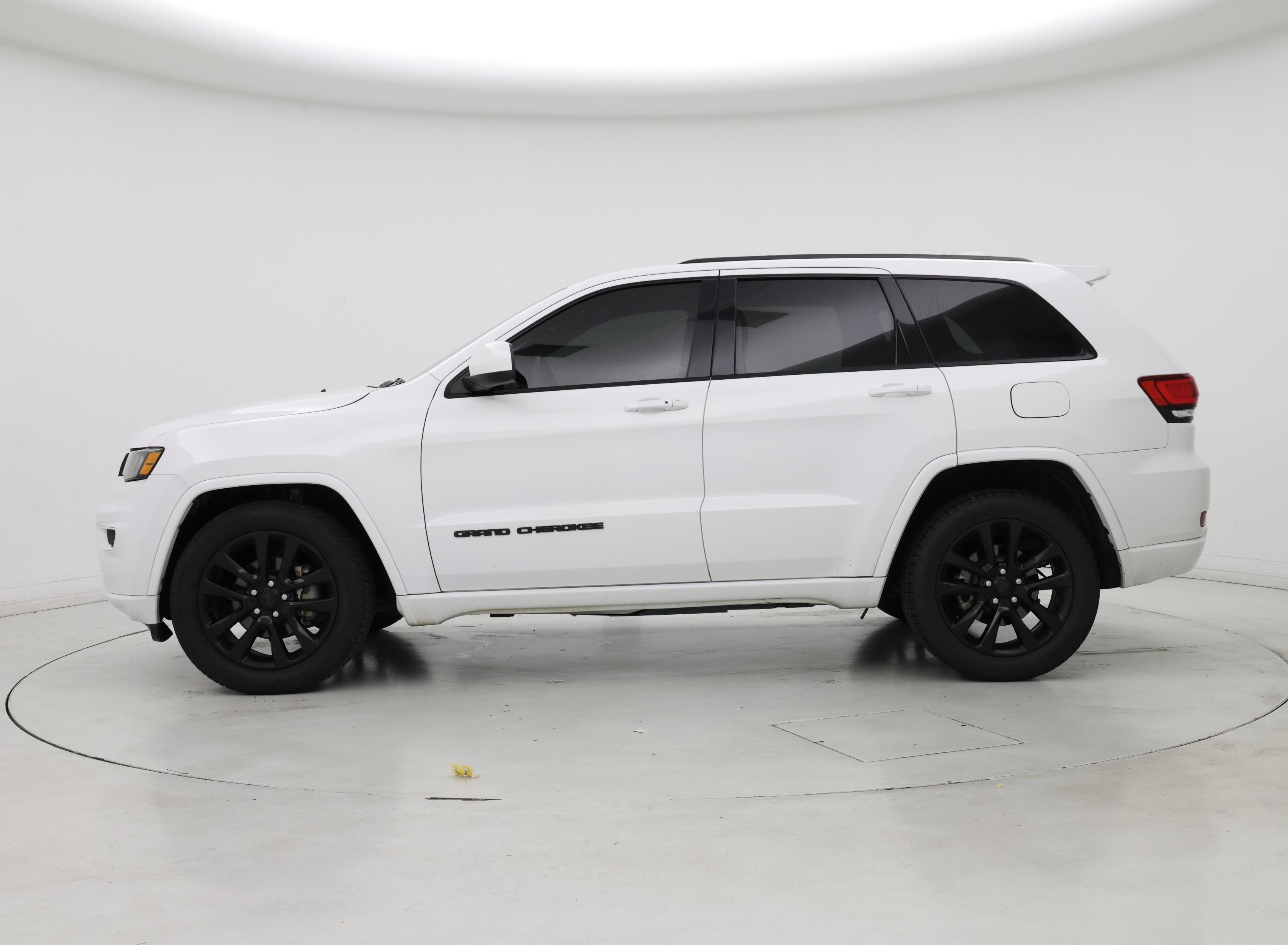 Thumbnail: 2018 Jeep Grand Cherokee - 3