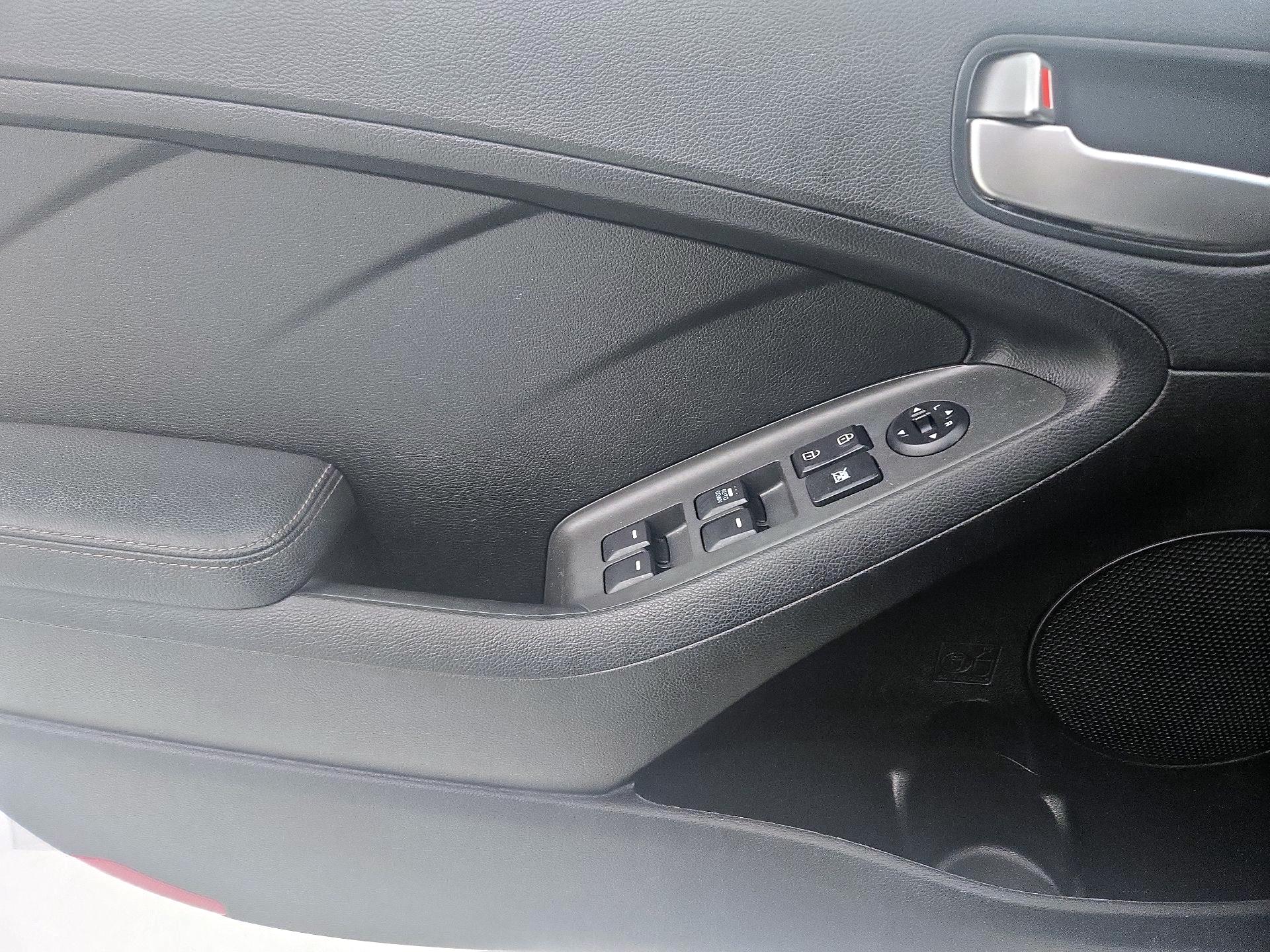 Thumbnail: 2018 Kia Forte - 12