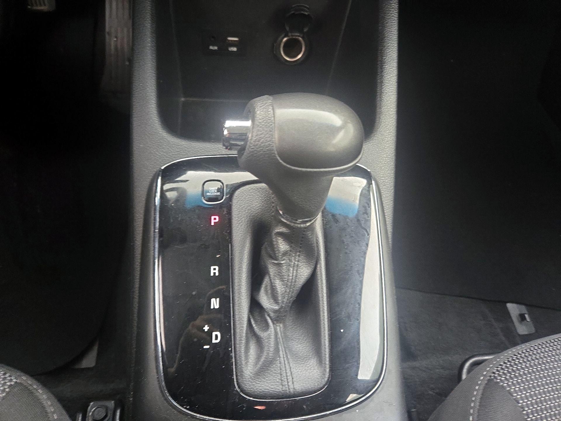 Thumbnail: 2018 Kia Forte - 17