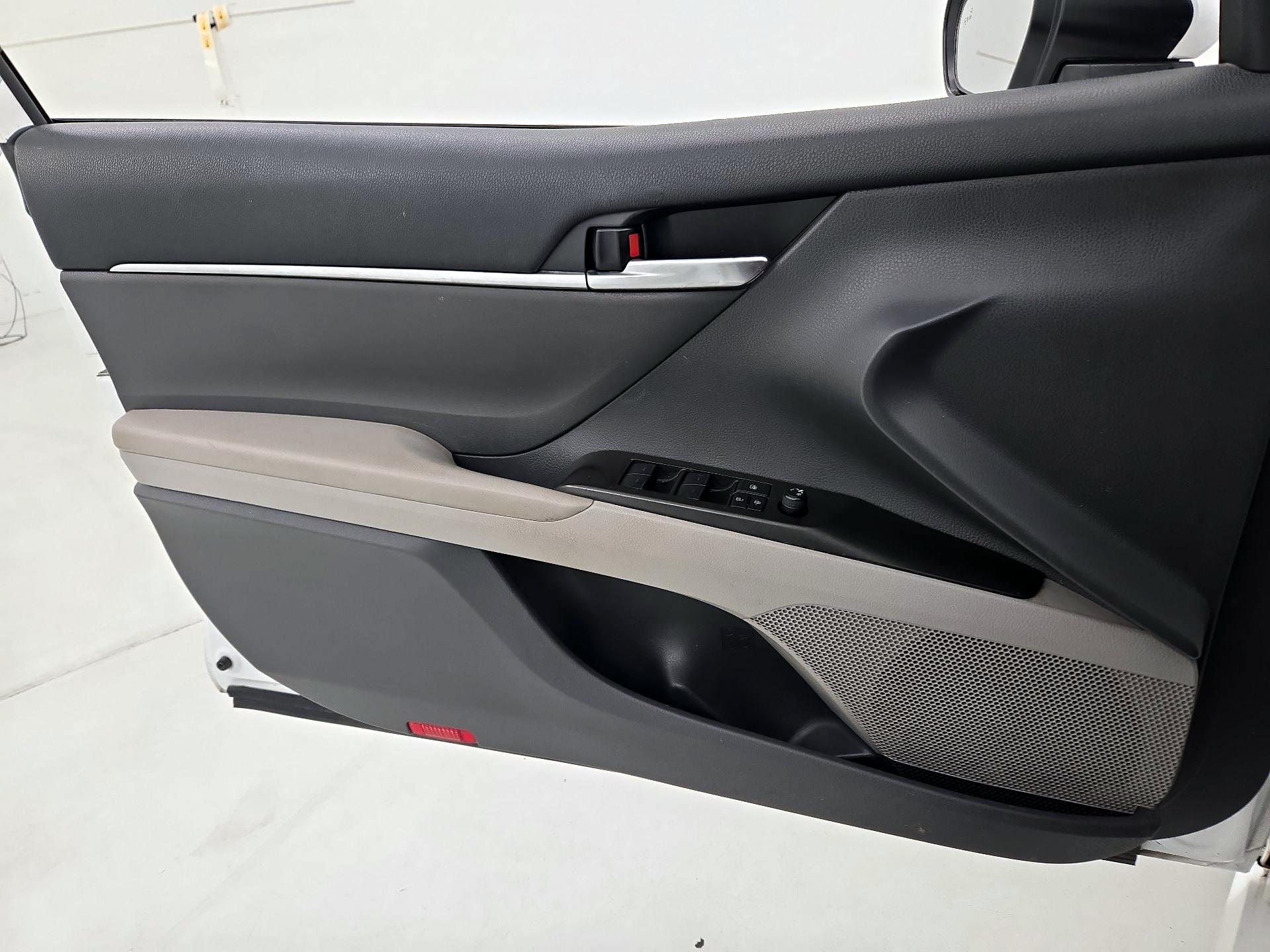 Thumbnail: 2021 Toyota Camry - 12