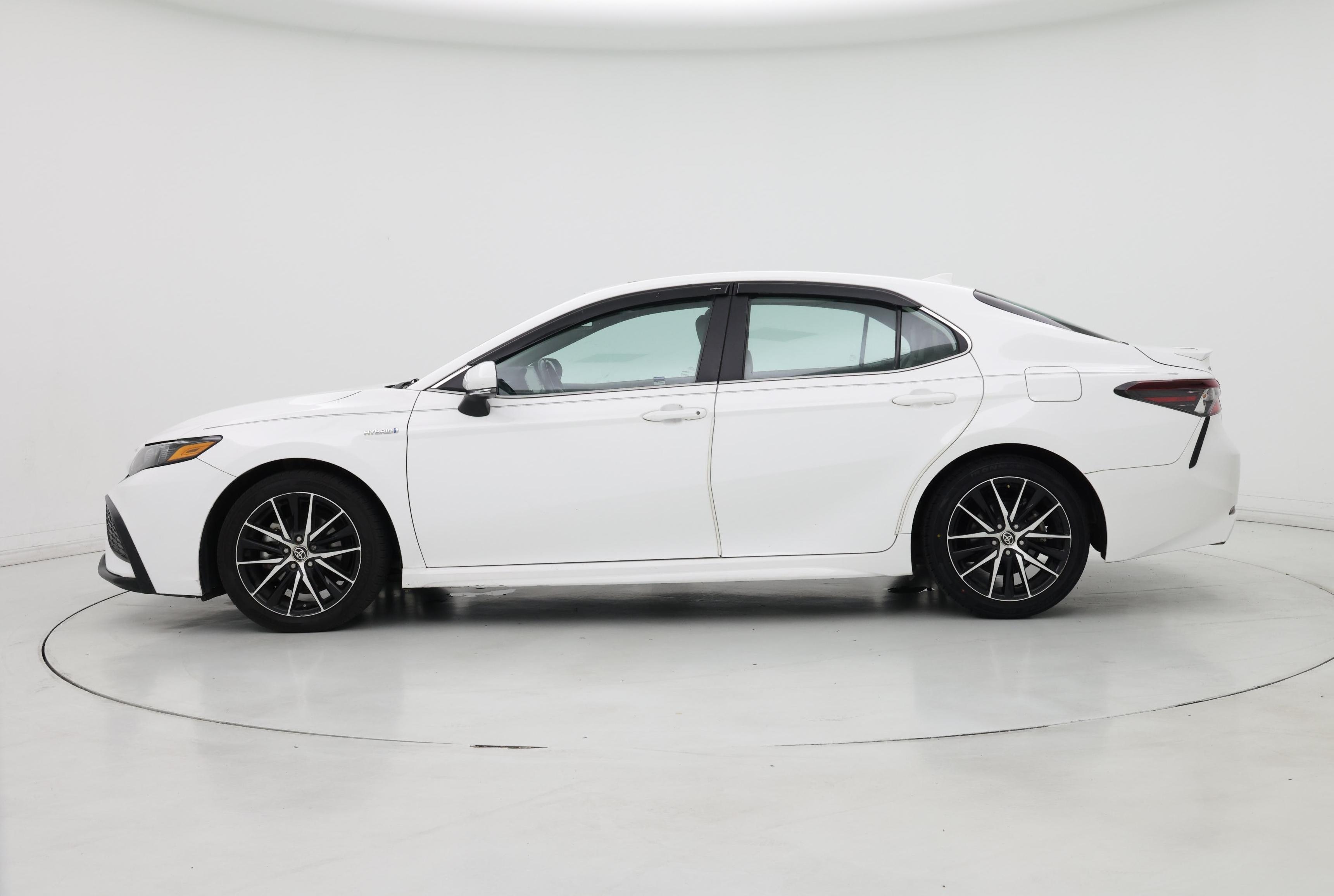 Thumbnail: 2021 Toyota Camry - 3