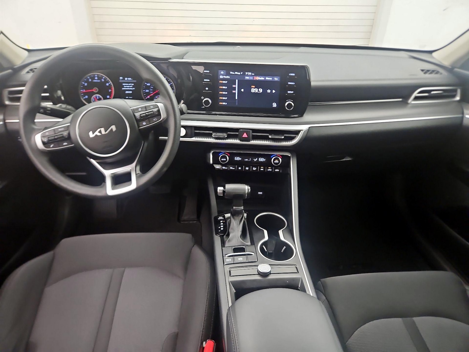 2023 Kia K5 LXS - Photo 10