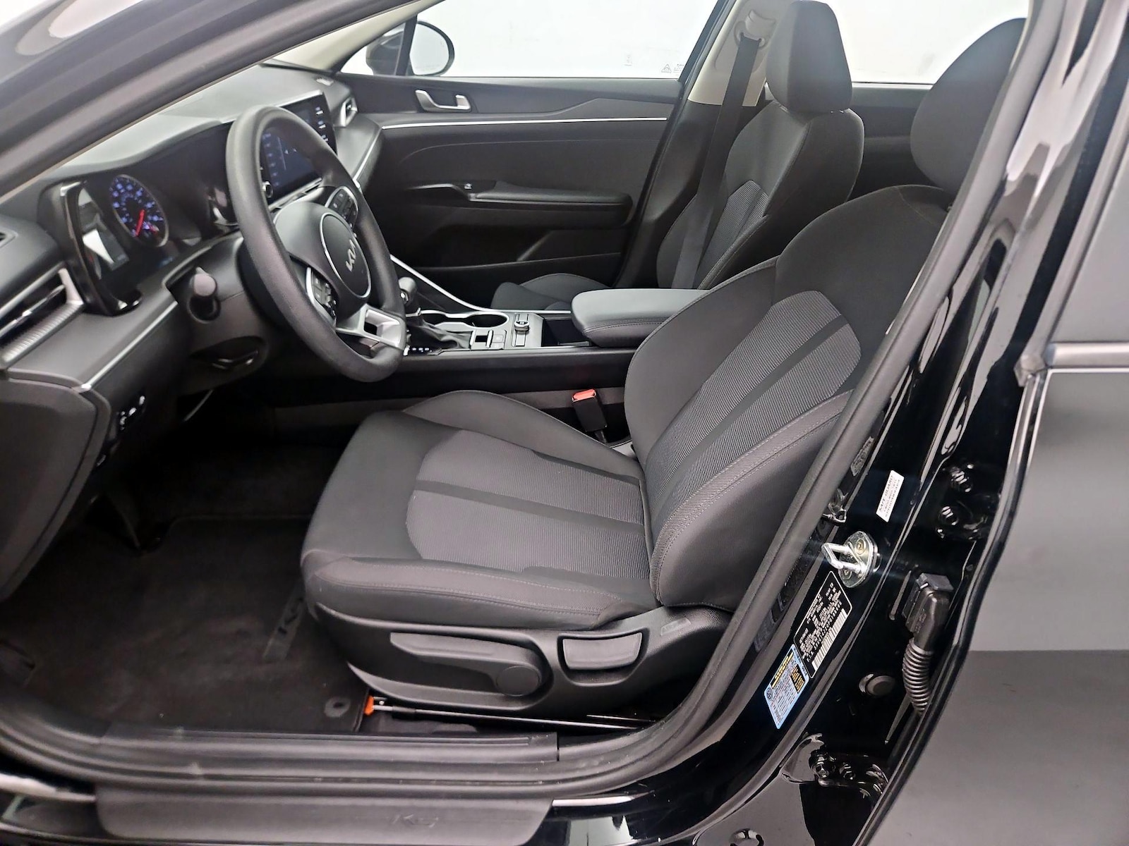 2023 Kia K5 LXS - Photo 12
